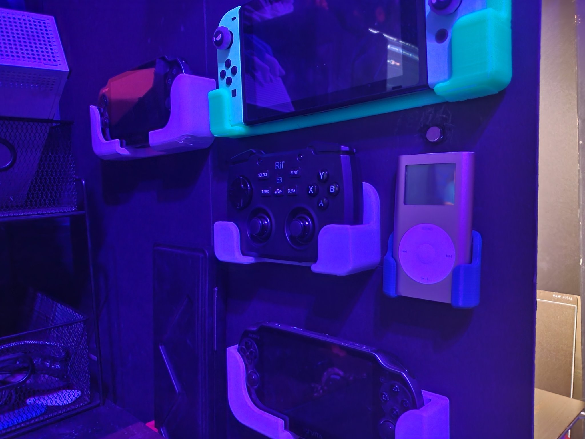 Giá đỡ tường cho bộ điều khiển Rii RK707 3-trong-1