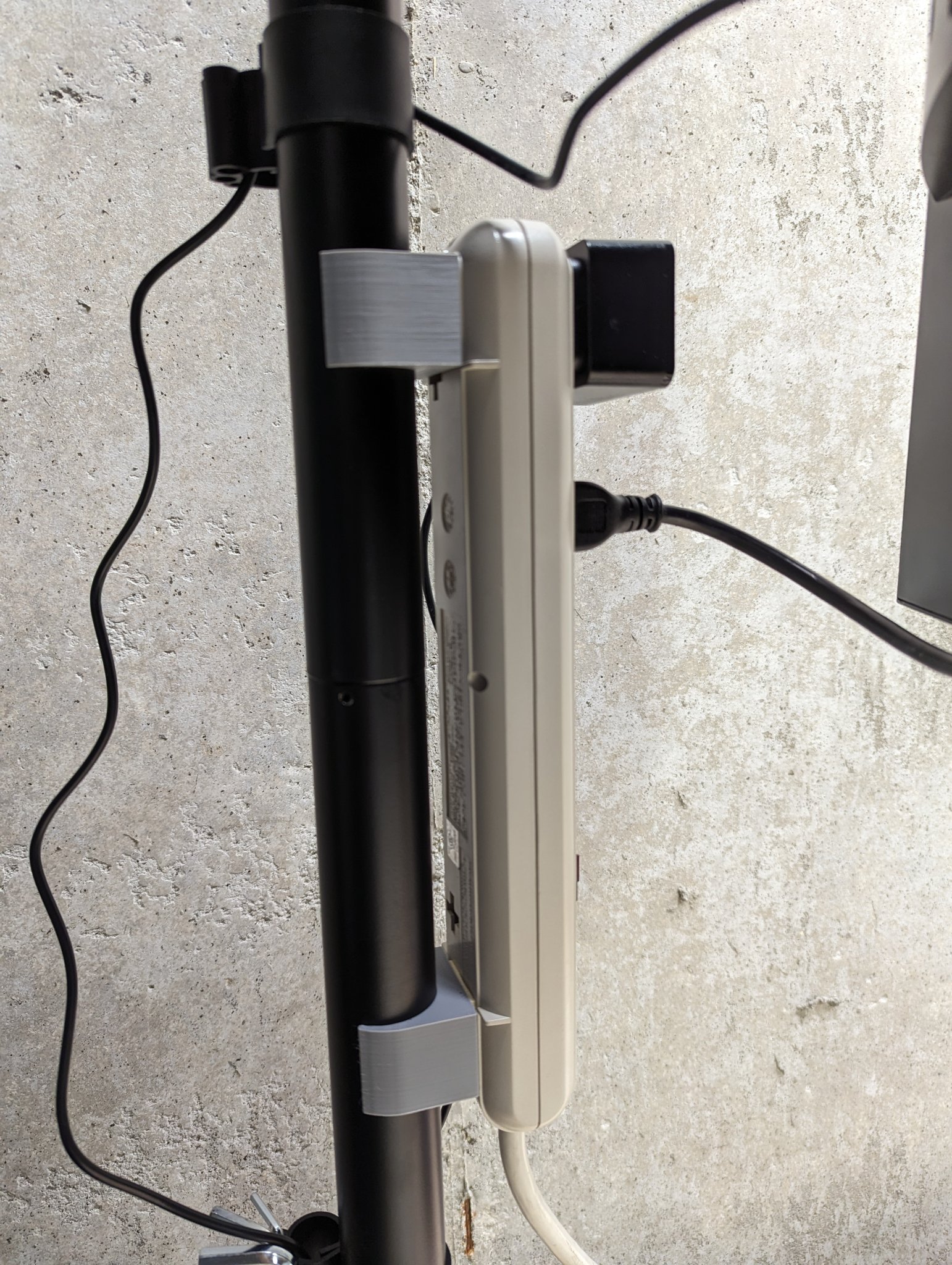 Giá đỡ ổ cắm điện cho cột 35mm