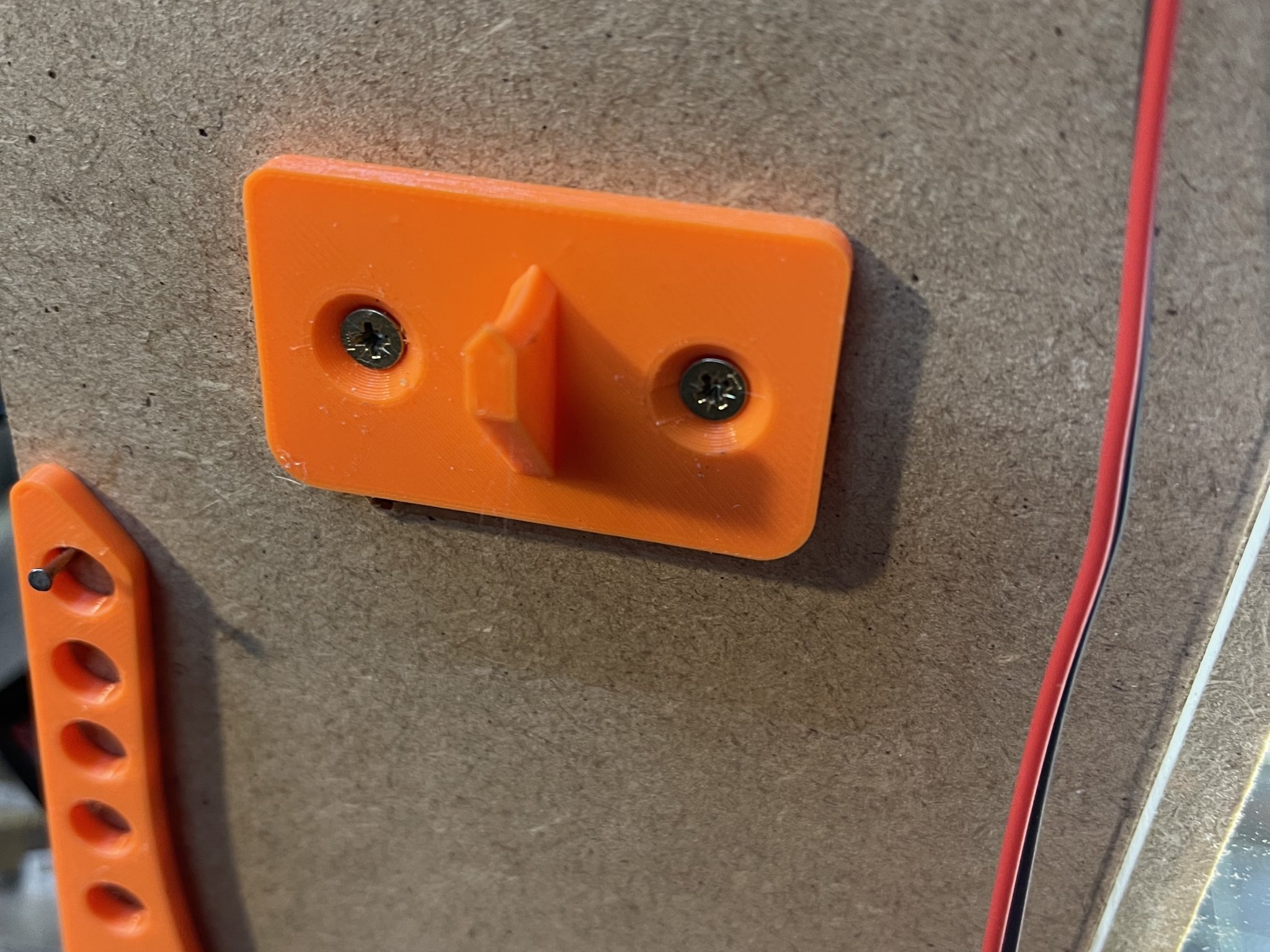 Giá đỡ kìm cắt flush cho hộp đựng