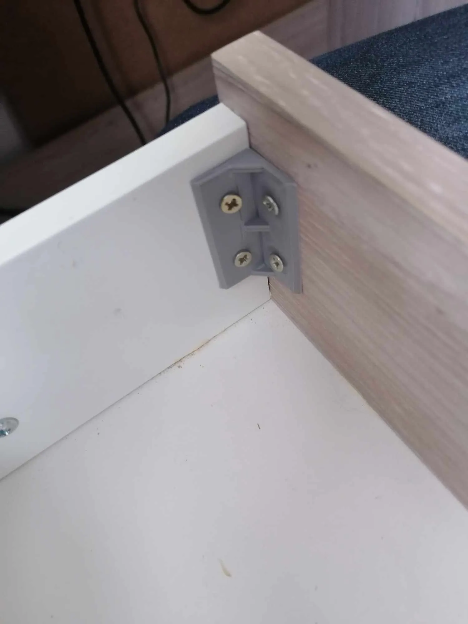 Giá đỡ 4 lỗ có tăng cường chắc chắn