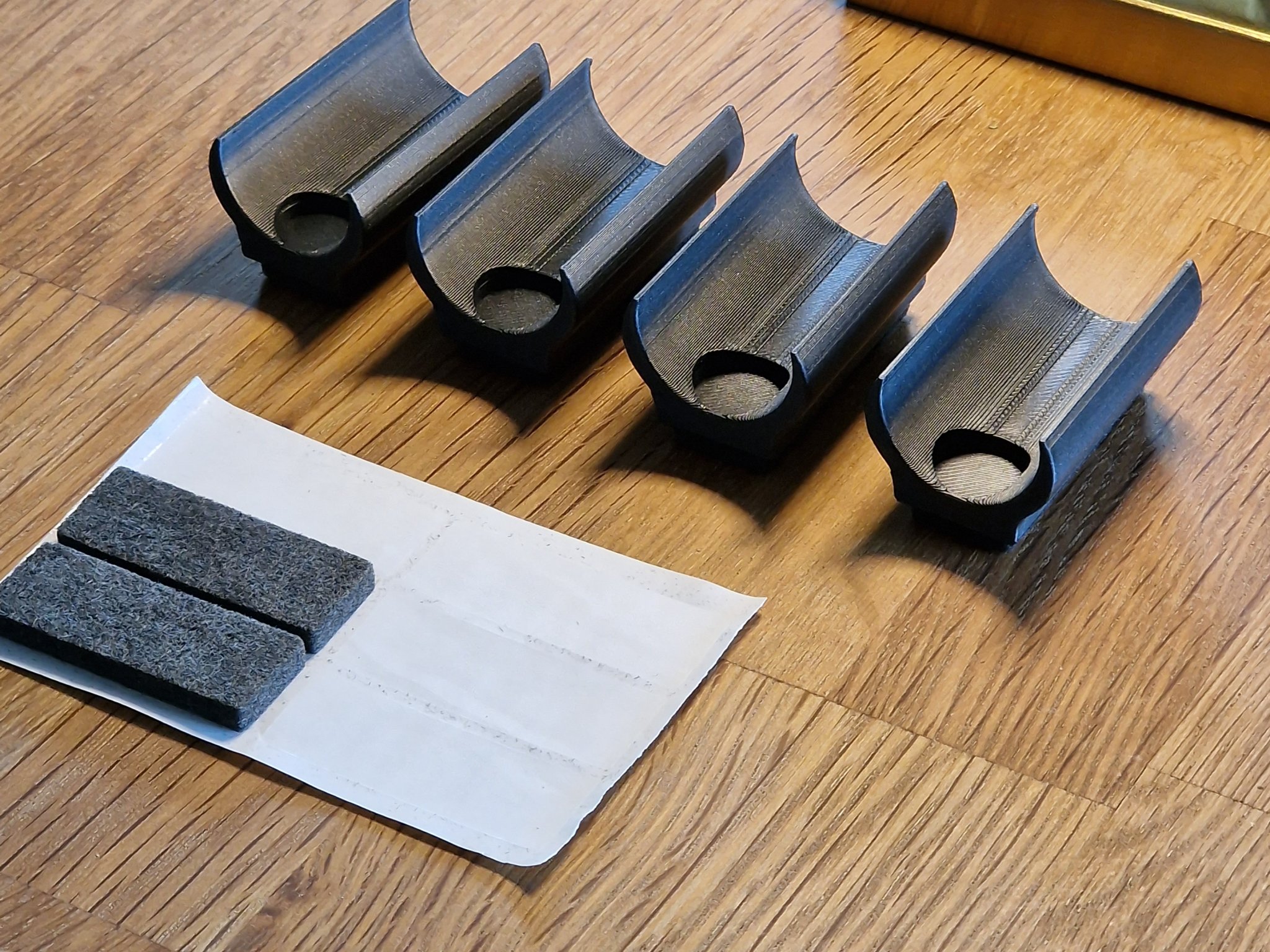 Giá đỡ felt cho khung ống 1 inch