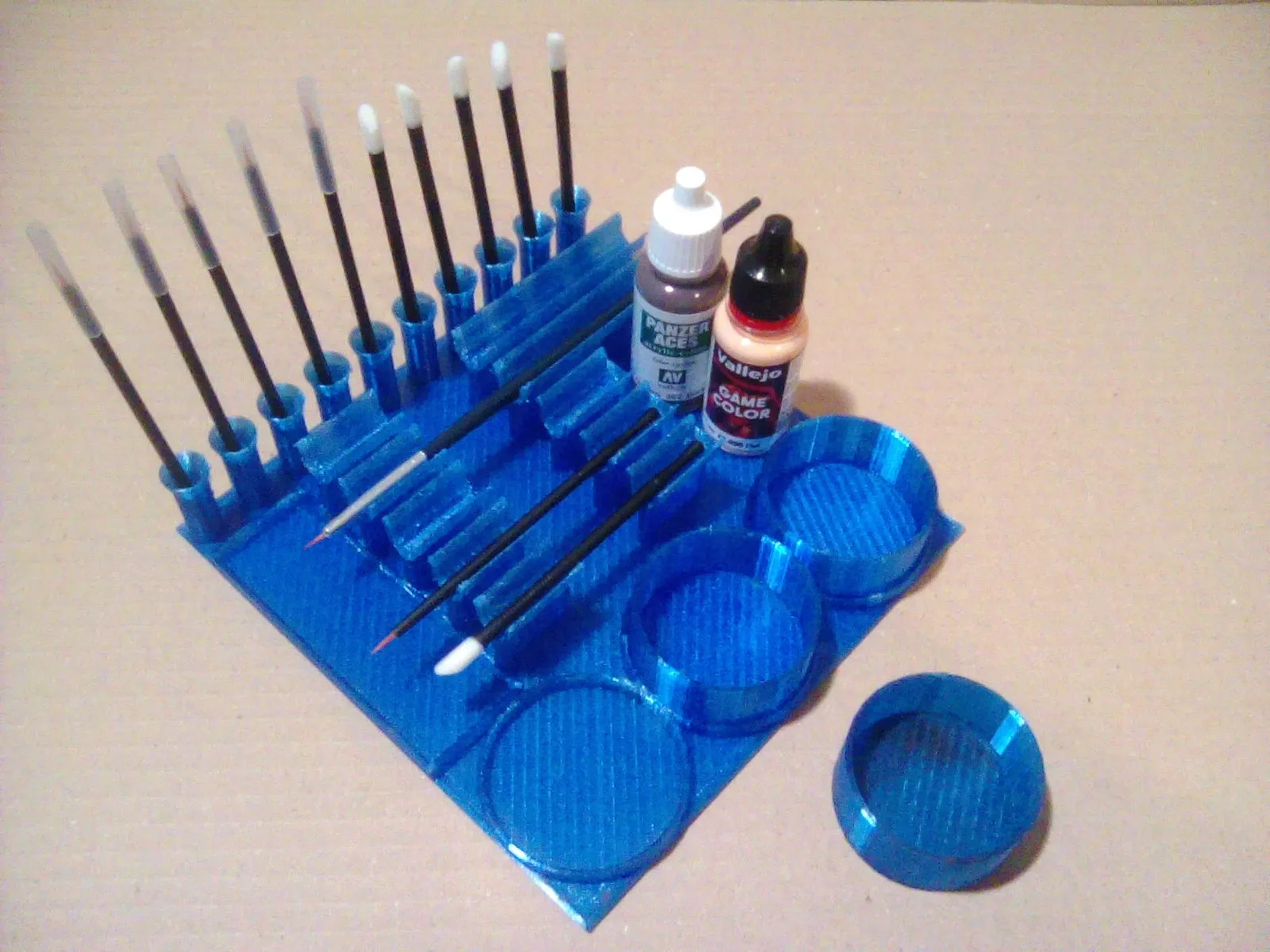 Giá đỡ cọ vẽ với 3 cốc nước tháo rời