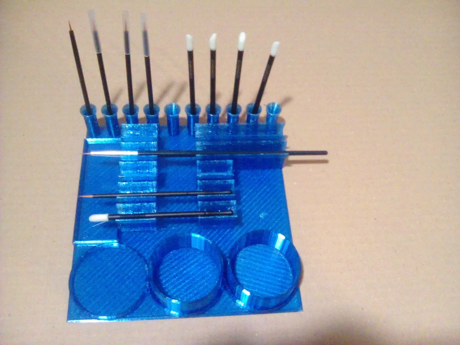 Giá đỡ cọ vẽ với 3 cốc nước tháo rời