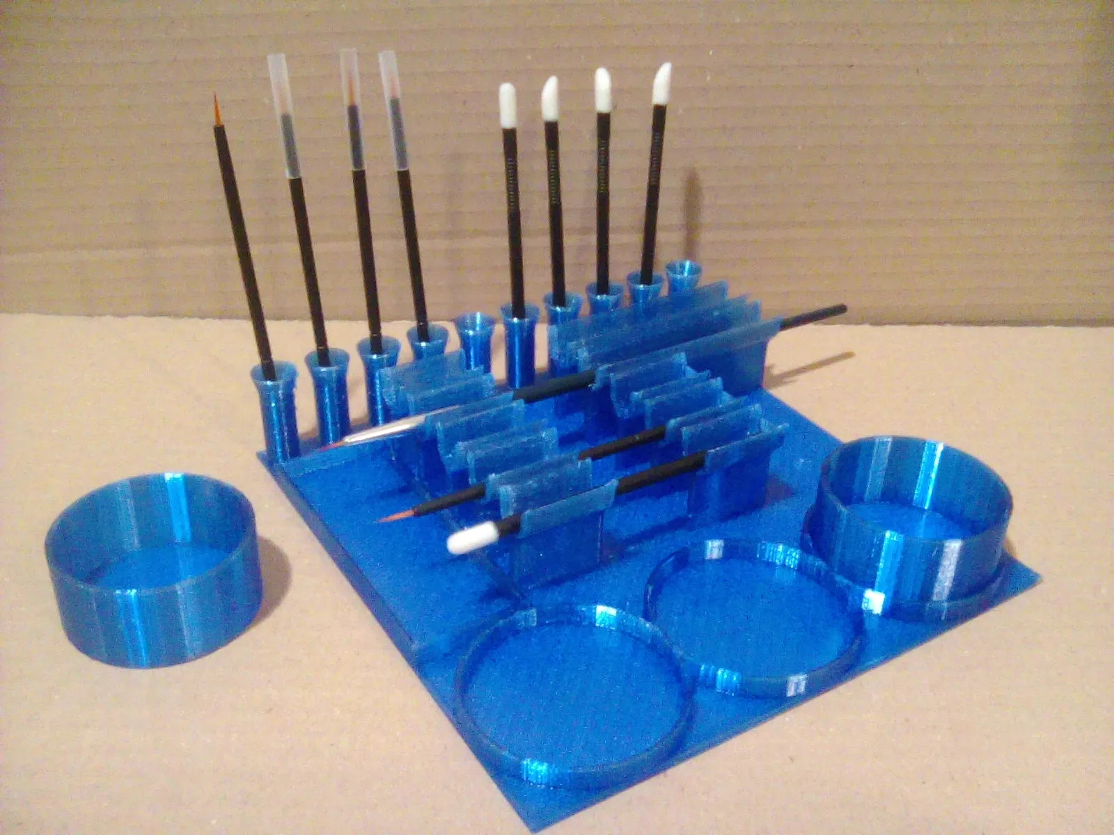 Giá đỡ cọ vẽ với 3 cốc nước tháo rời