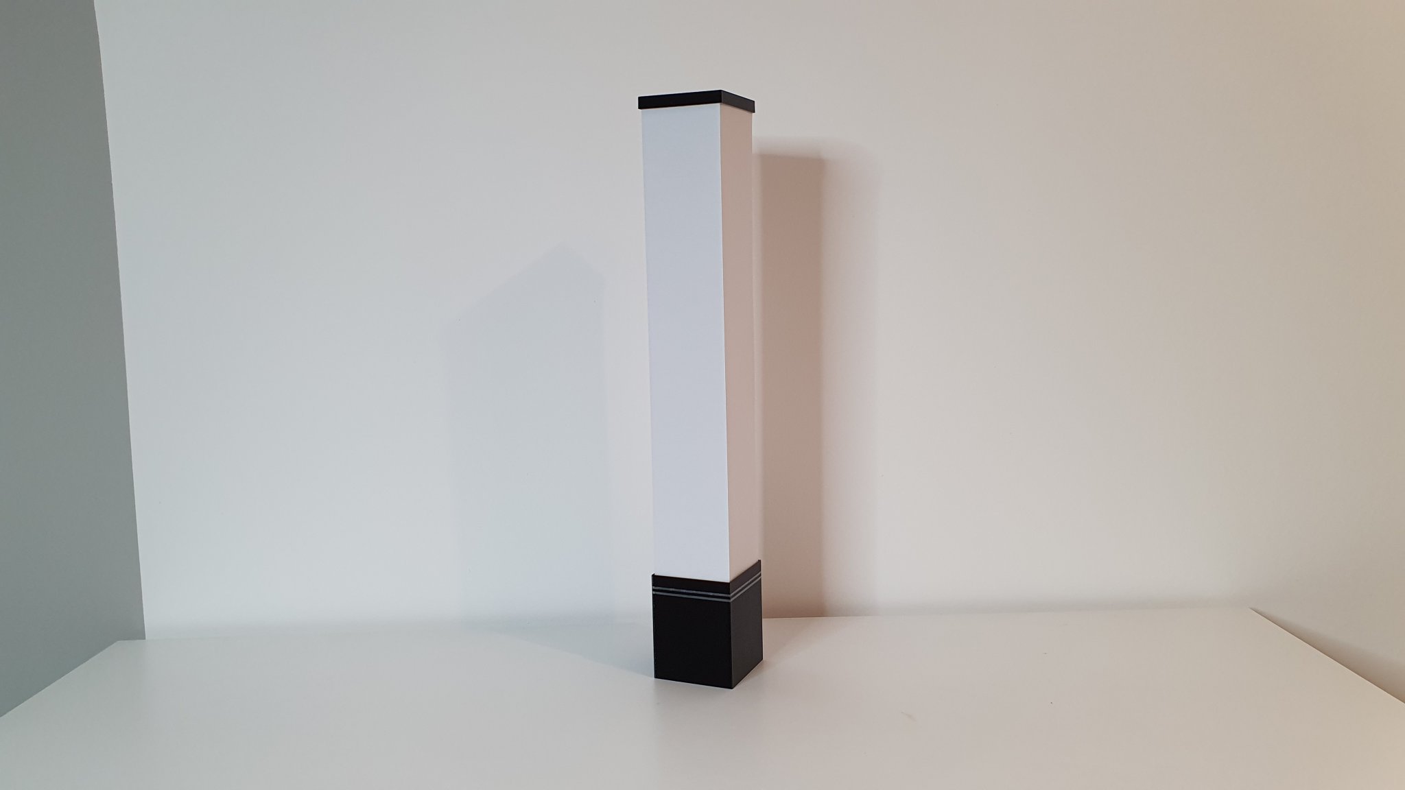 Đèn LED hình chóp với chao giấy DIN A3