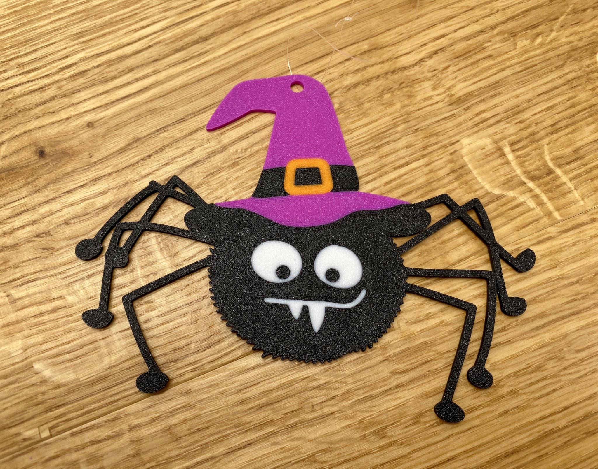 Nhện Halloween vui nhộn với 4 màu sắc khác nhau