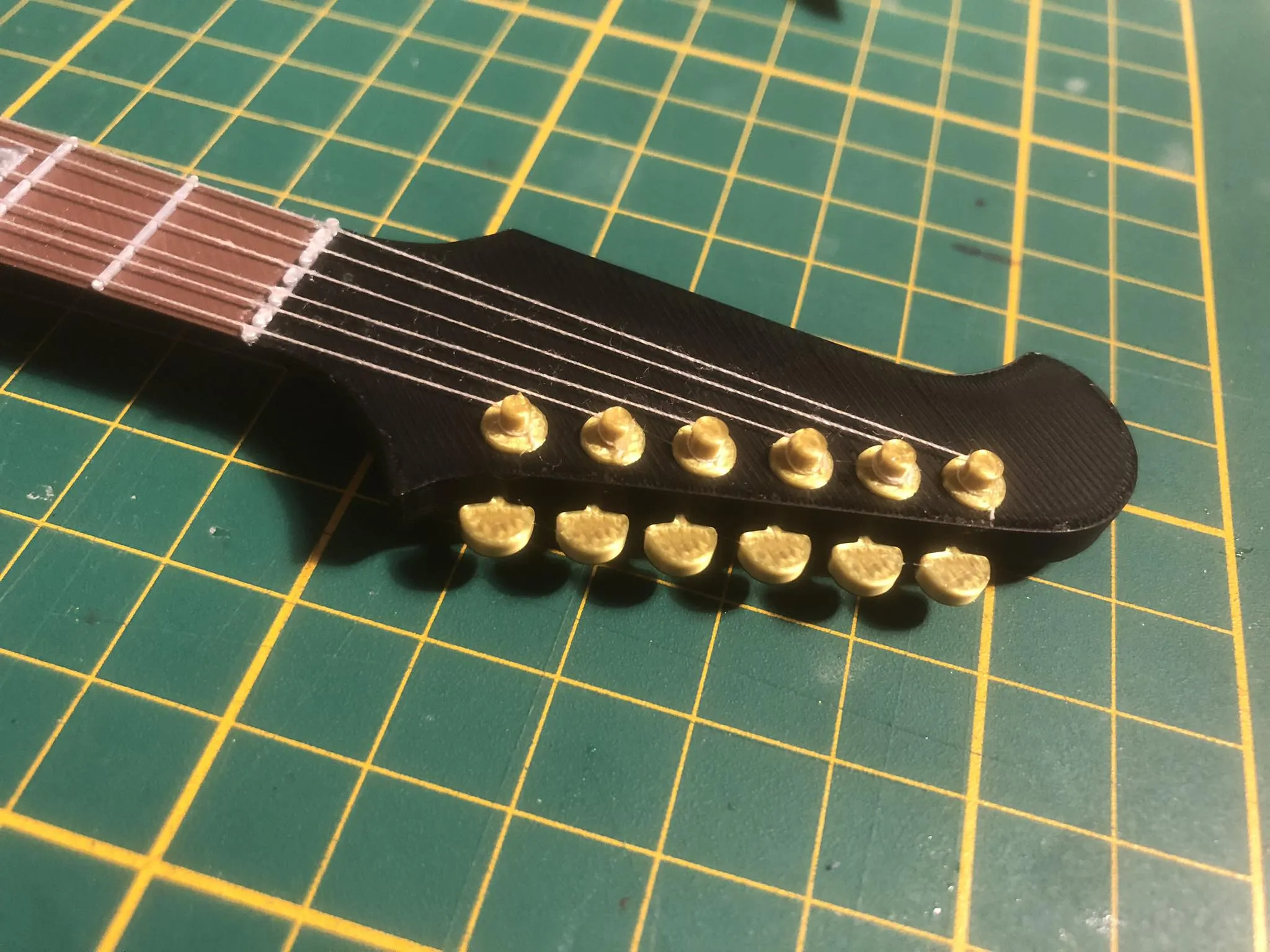 Mô hình đàn guitar mini Gibson Firebird chi tiết