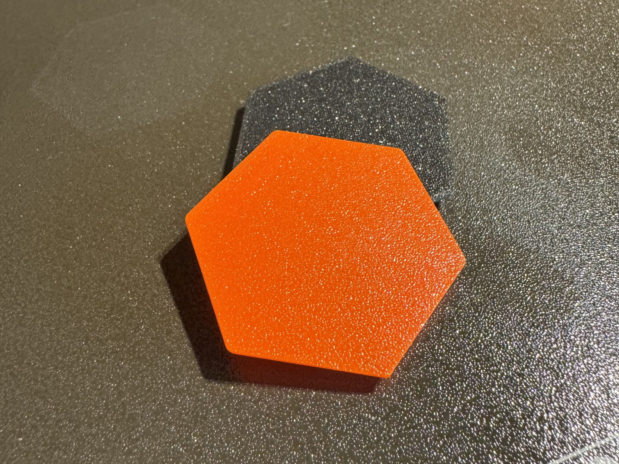 Mẫu màu Prusament gắn vào hộp giấy in 3D