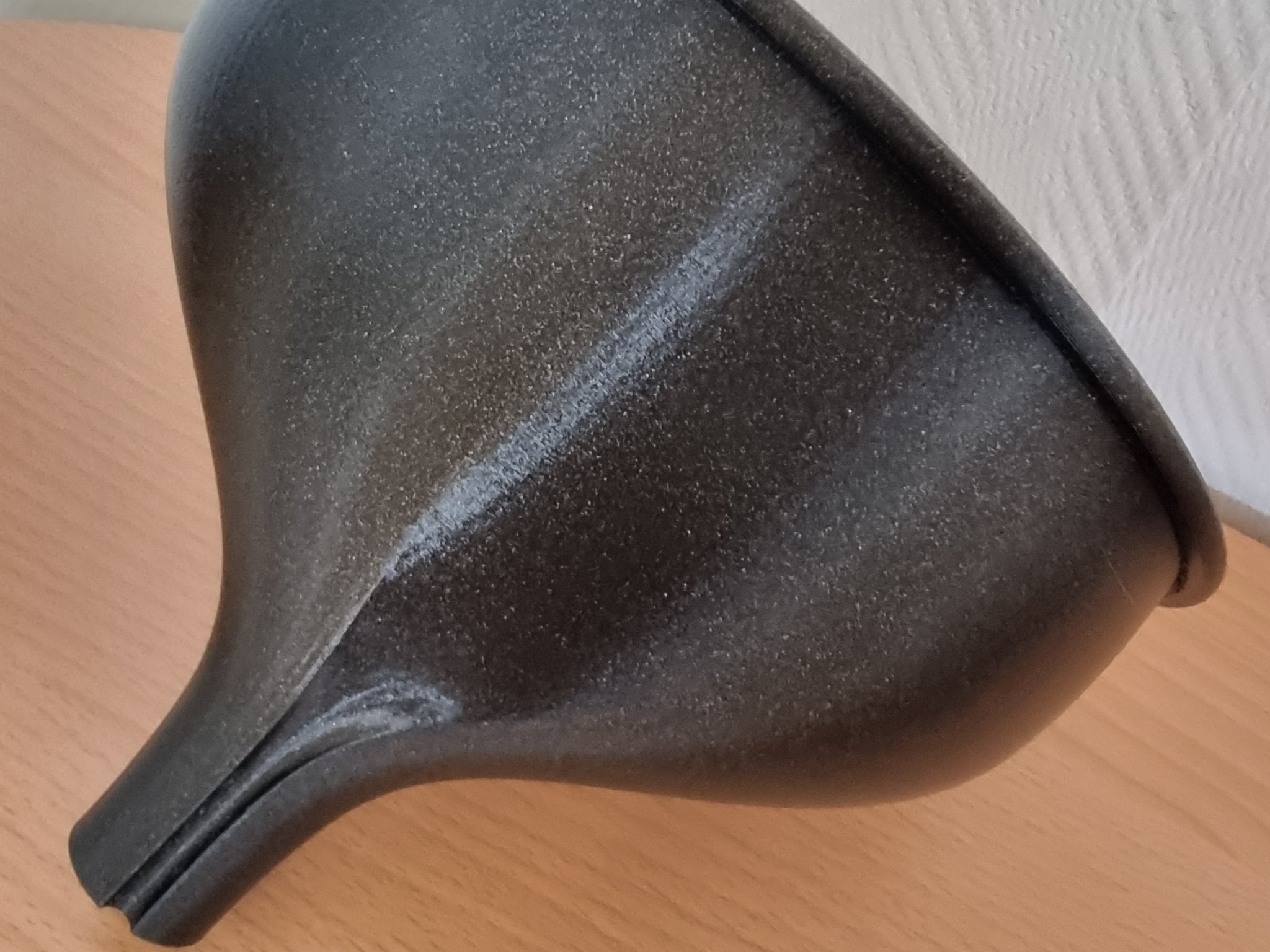 Bình chứa lớn với đường kính 180 mm và kênh thoát khí