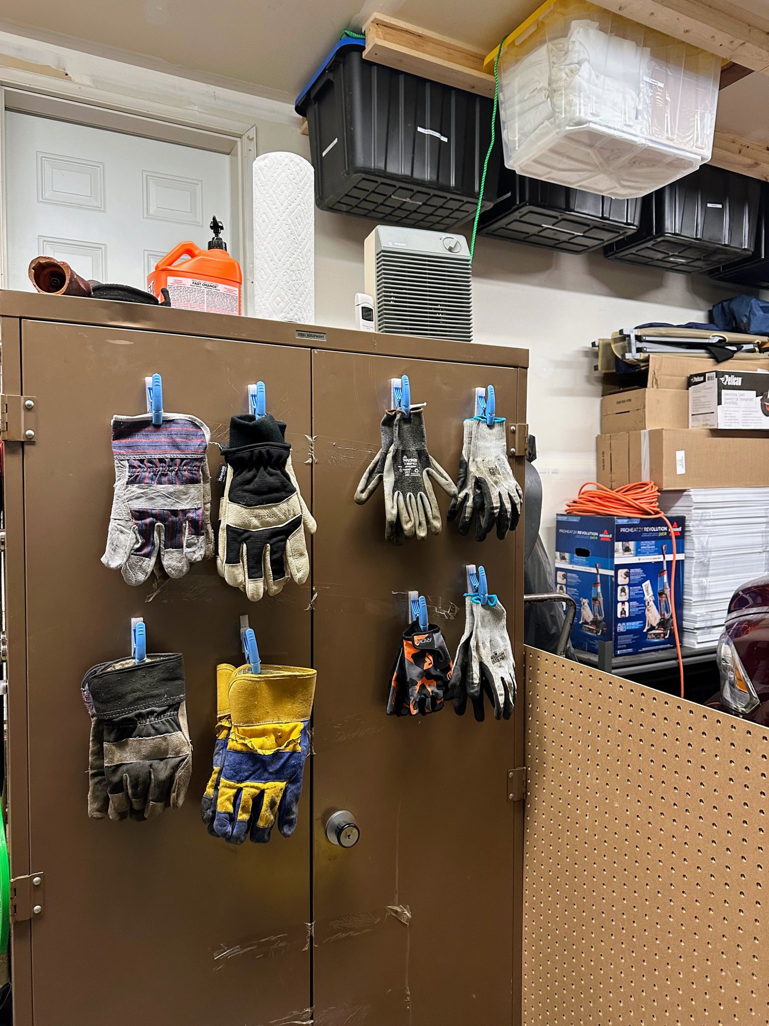 Kẹp găng tay từ tính cho gara làm việc