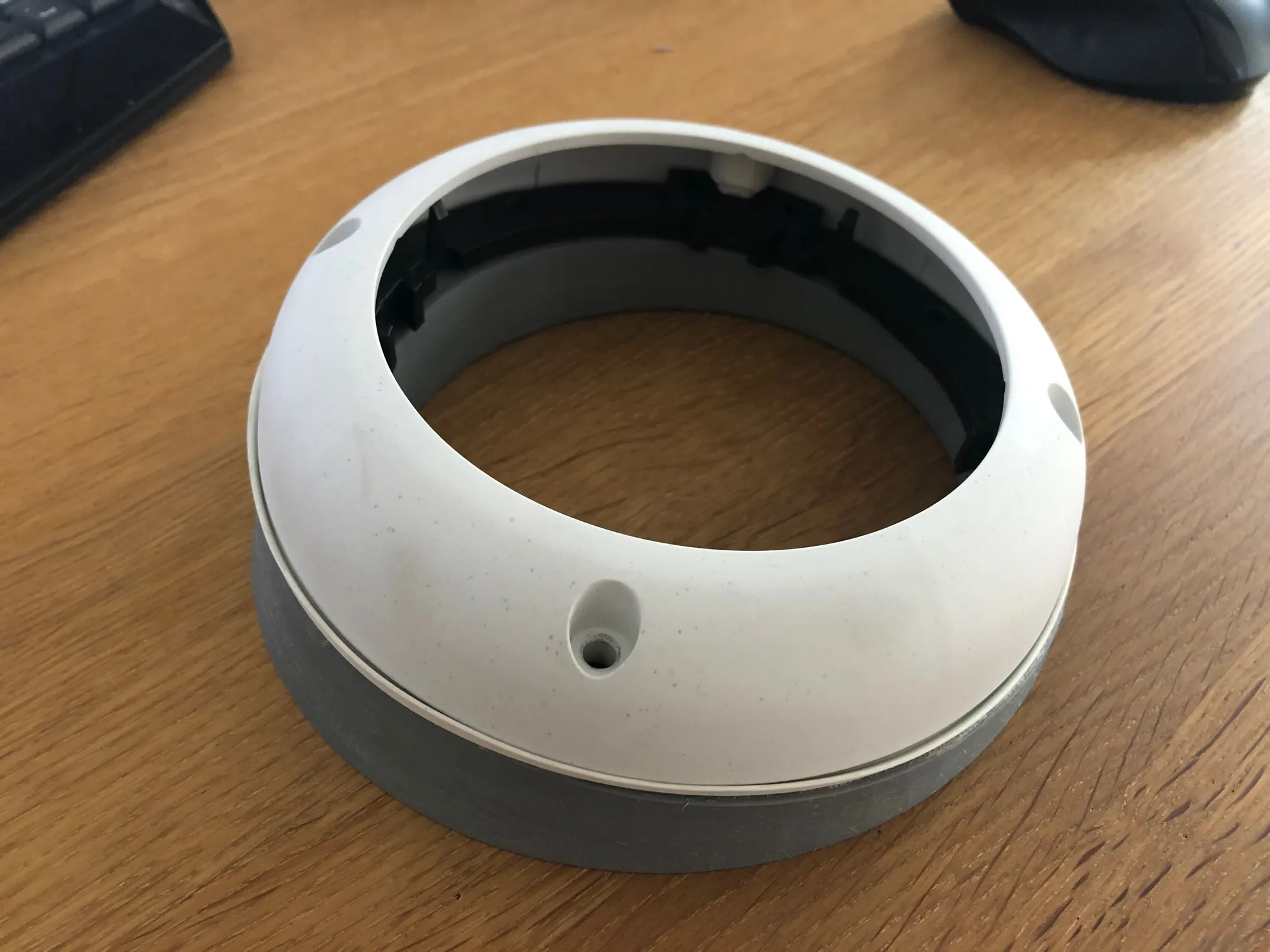 Khung lắp đặt camera Mobotix Q24 nghiêng ngoài trời