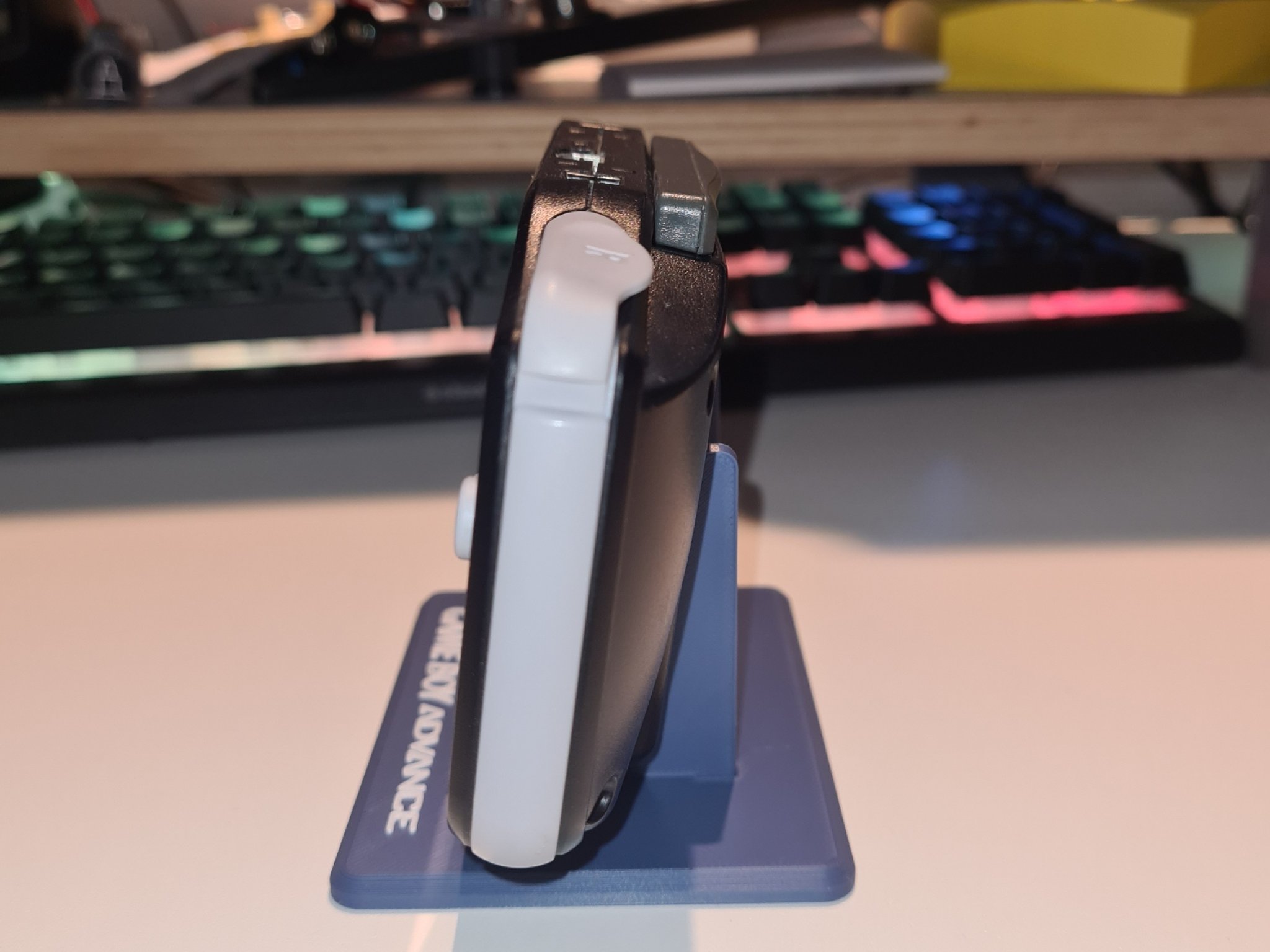 Giá đỡ hiển thị cho Game Boy Advance