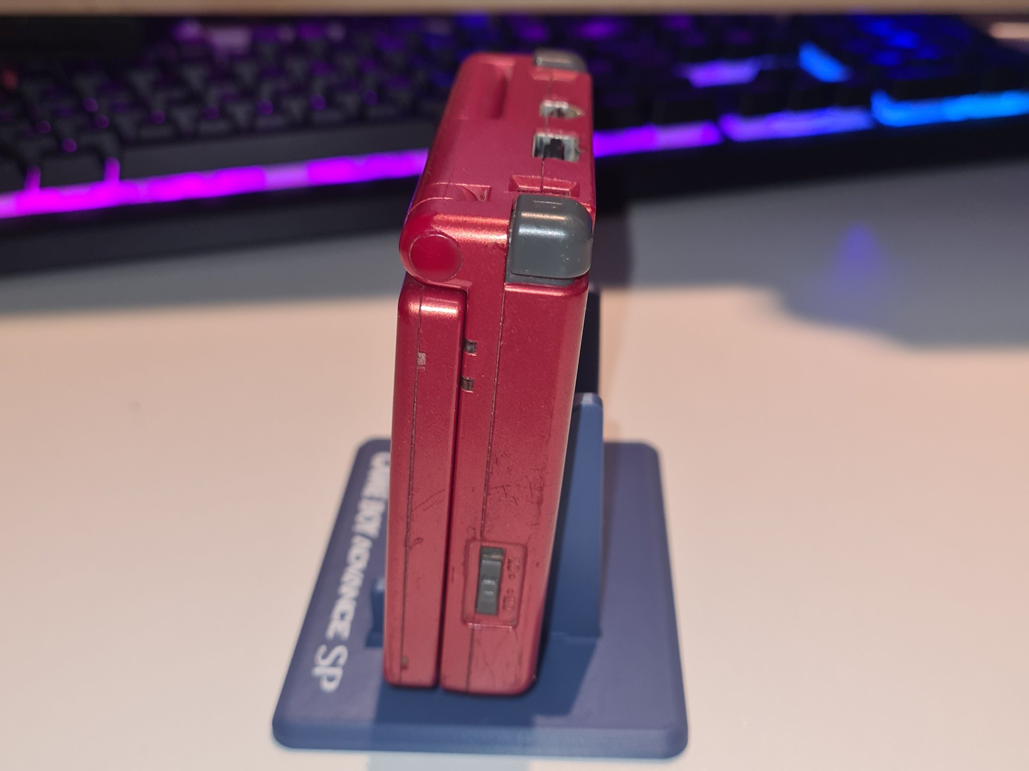 Giá đỡ hiển thị cho GameBoy Advance SP