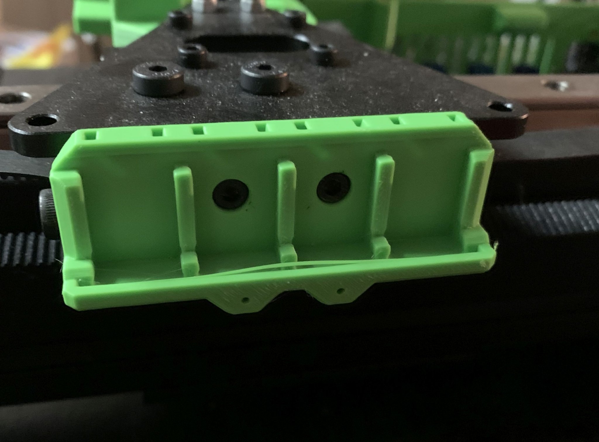 Giá đỡ Wago 221 với vít nắp thay vì vít đầu phẳng