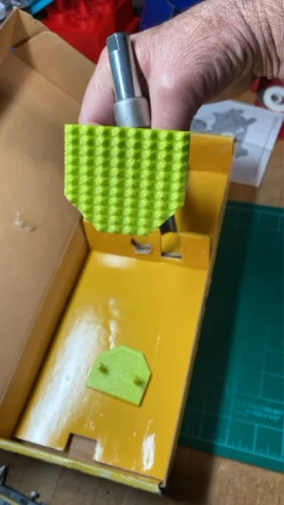 Kẹp vật liệu DW7052 và DE7052 cho máy cưa miter Dewalt 704 và 705