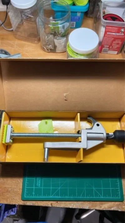 Kẹp vật liệu DW7052 và DE7052 cho máy cưa miter Dewalt 704 và 705