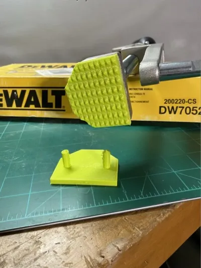 Kẹp vật liệu DW7052 và DE7052 cho máy cưa miter Dewalt 704 và 705