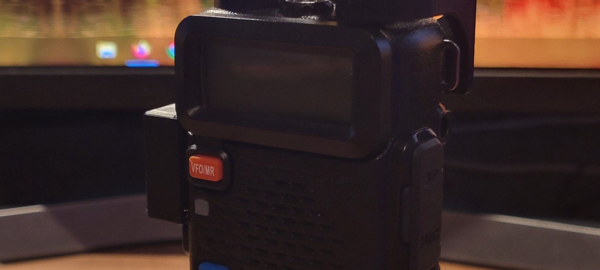 Giá đỡ bảo vệ nút PTT và âm lượng cho Baofeng UV-5R