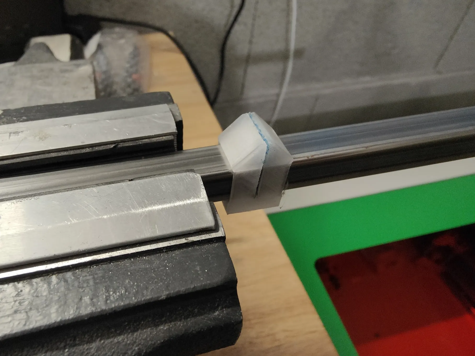 Kẹp cắt ống vuông 15mm cho máy cưa tay