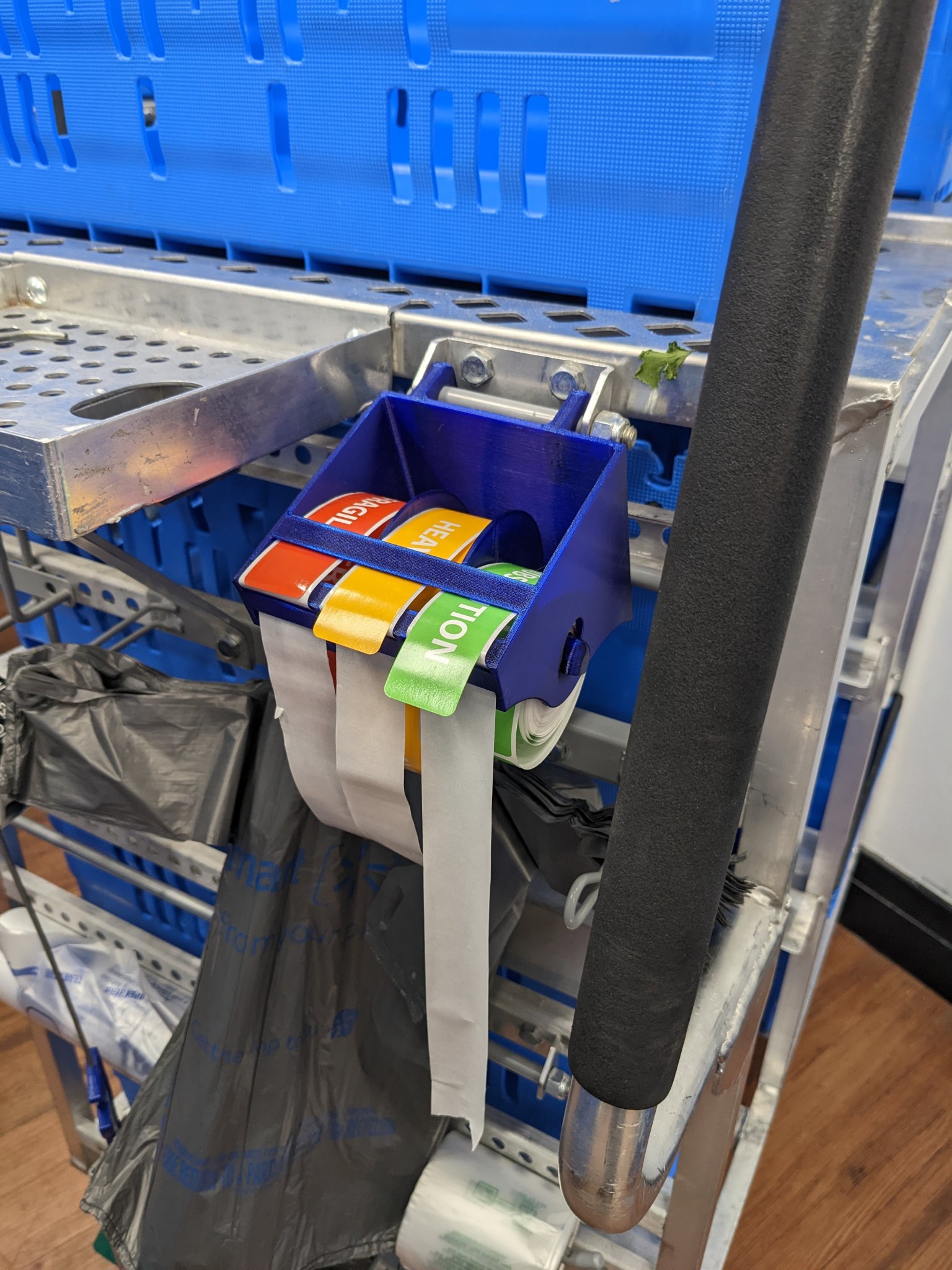 Bộ phân phối nhãn Walmart OPD gắn trên xe lấy hàng