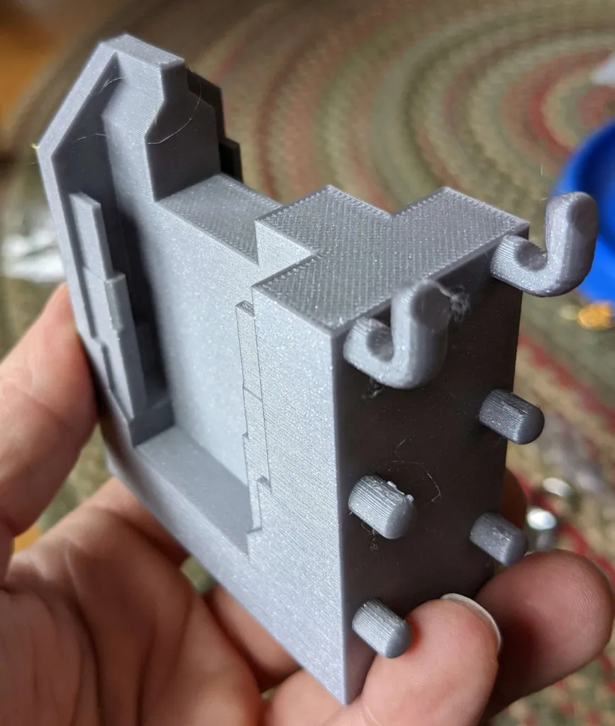 Giá đỡ pin đôi DeWalt gắn trên bảng đục lỗ 1/4