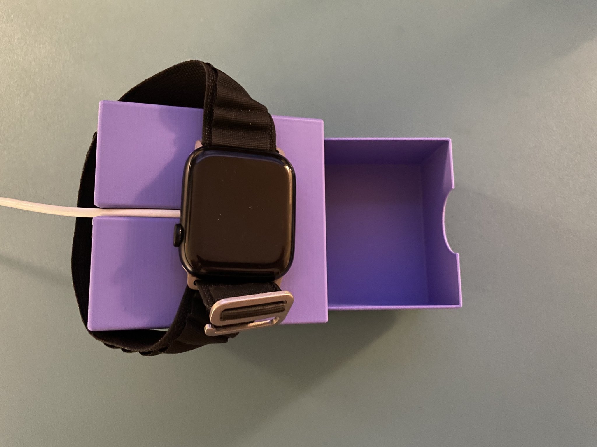 Giá đỡ Apple Watch có ngăn kéo tiện lợi