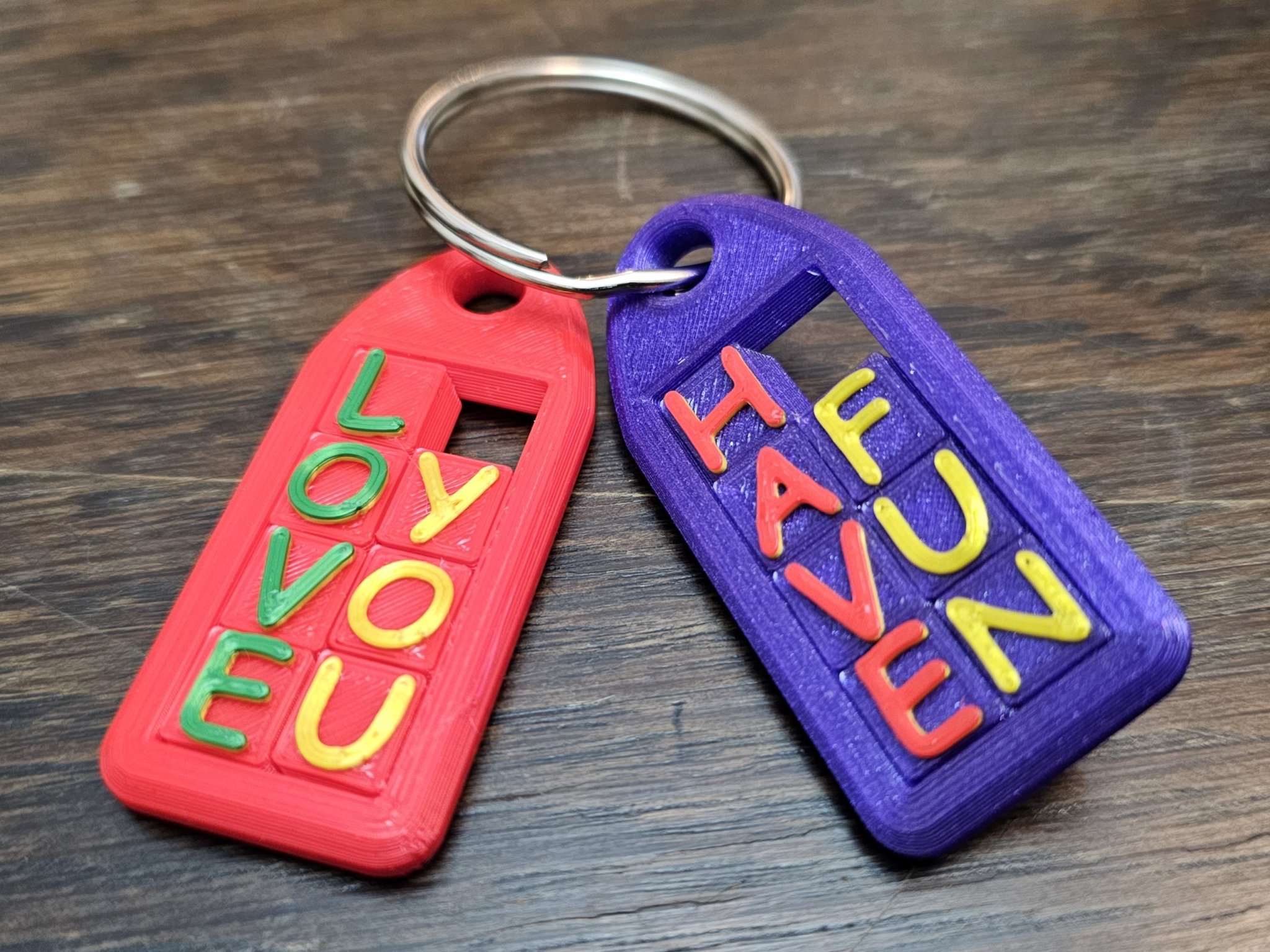 Móc khóa trò chơi trượt thú vị thể hiện tâm trạng của bạn