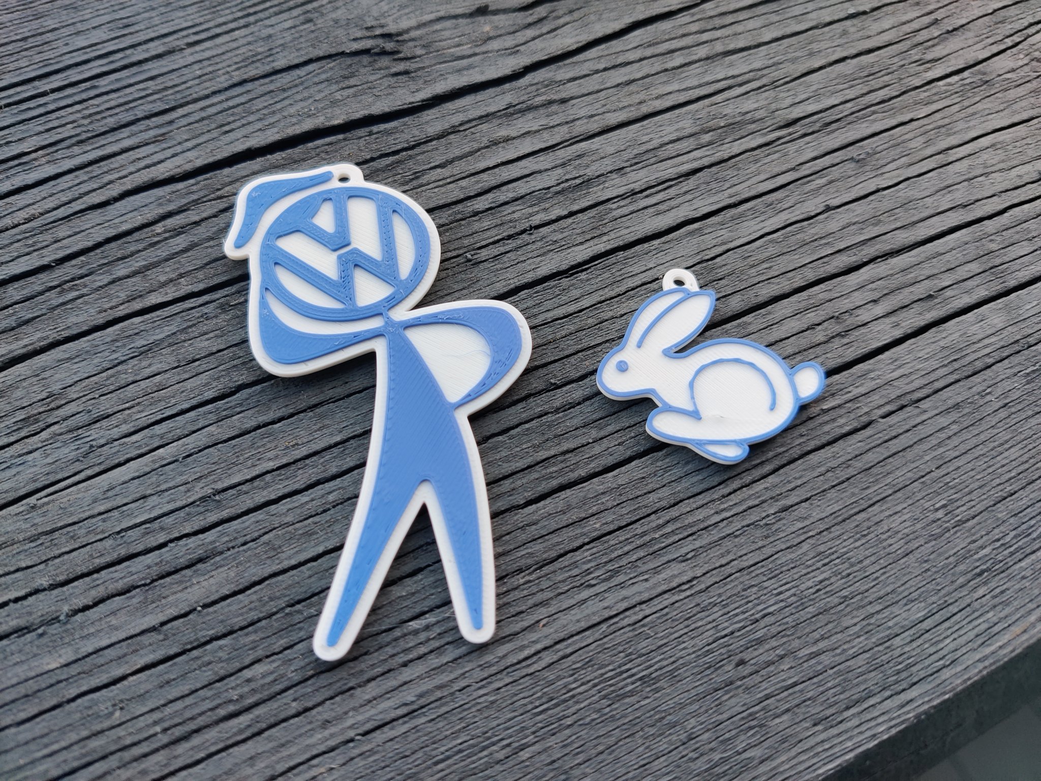 Nhân vật dịch vụ Volkswagen và móc khóa thỏ