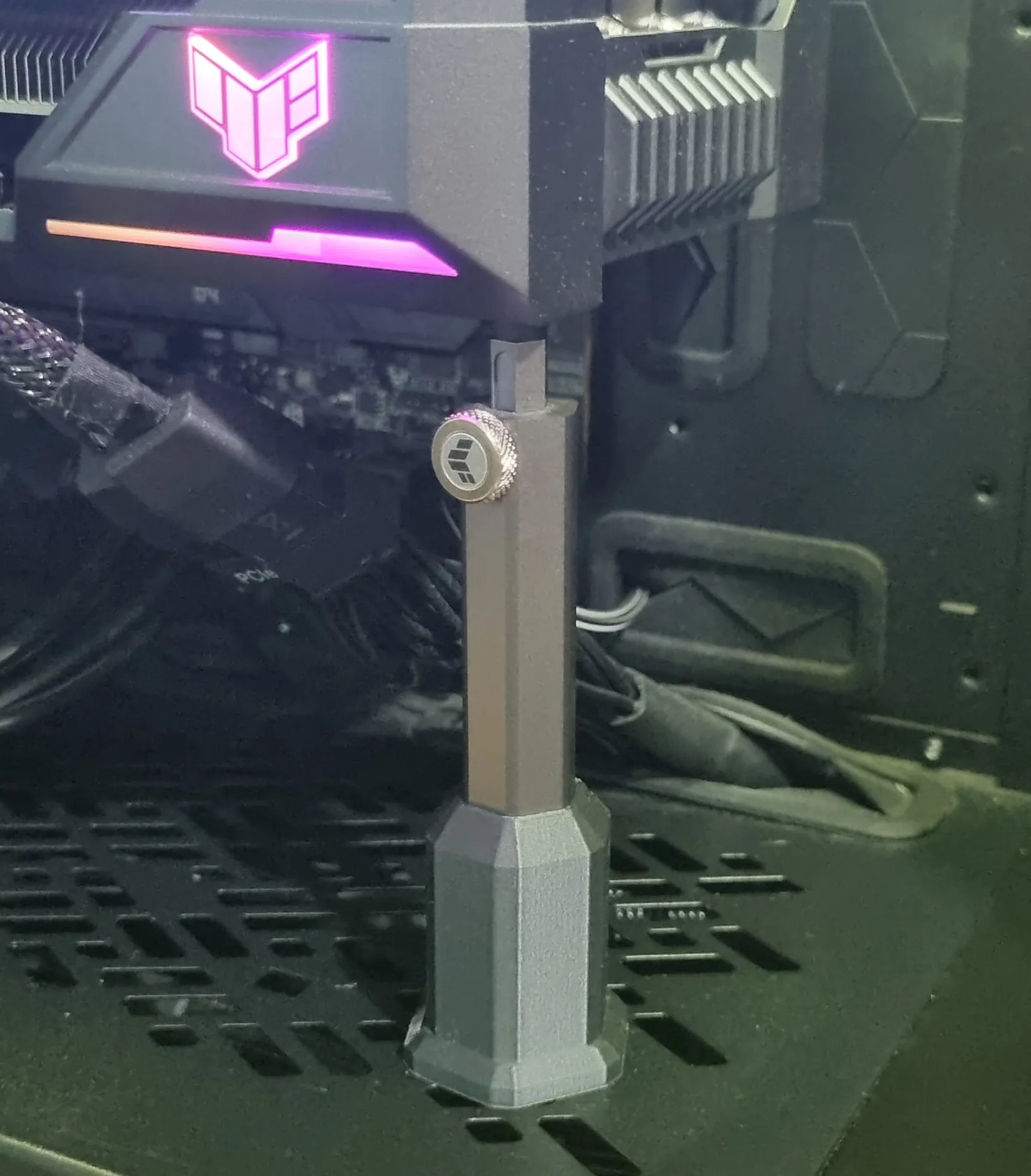 Mở rộng hỗ trợ cho card đồ họa Nvidia Tuf trong thùng máy lớn