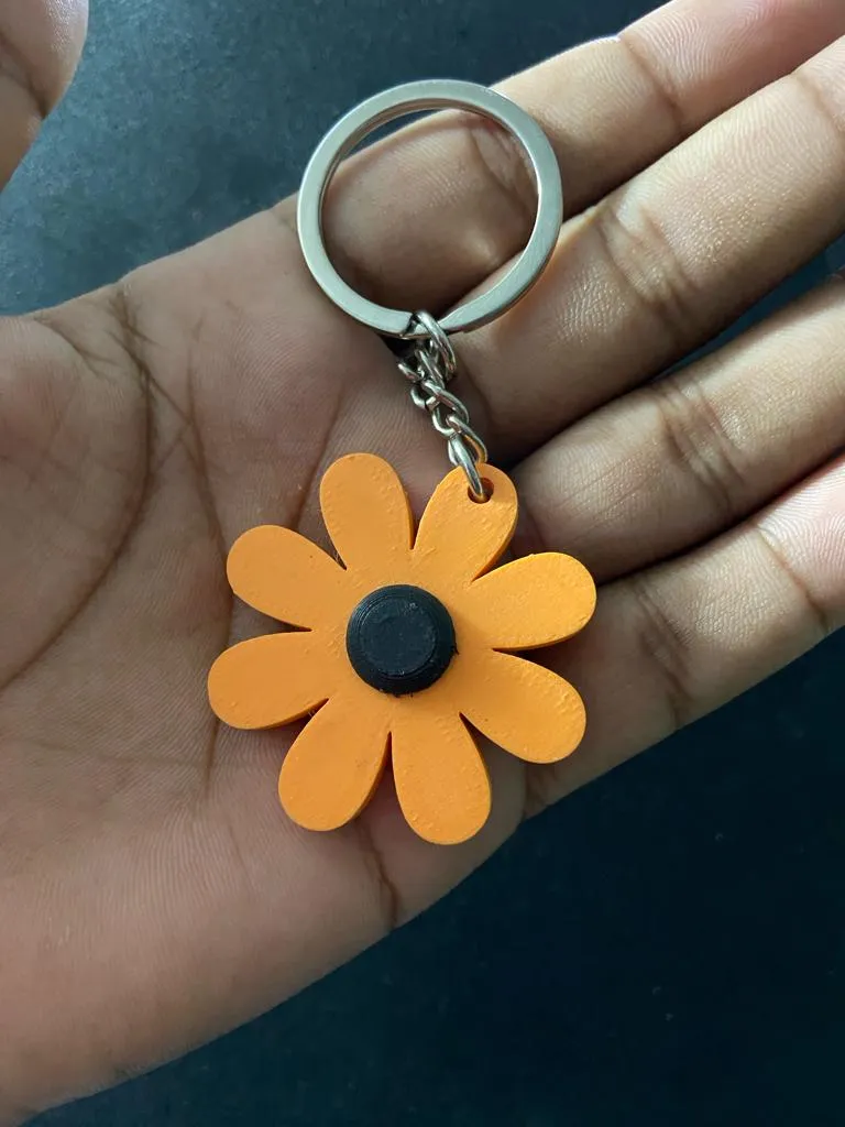 Móc chìa khóa hoa margarita với thiết kế đơn giản và bắt mắt