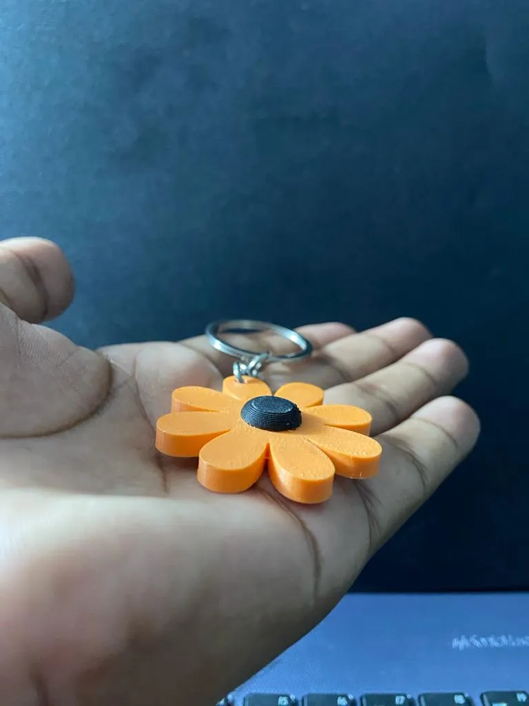 Móc chìa khóa hoa margarita với thiết kế đơn giản và bắt mắt