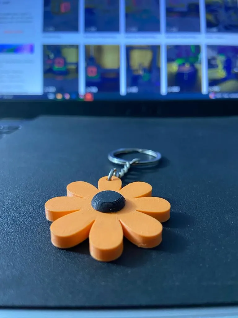 Móc chìa khóa hoa margarita với thiết kế đơn giản và bắt mắt