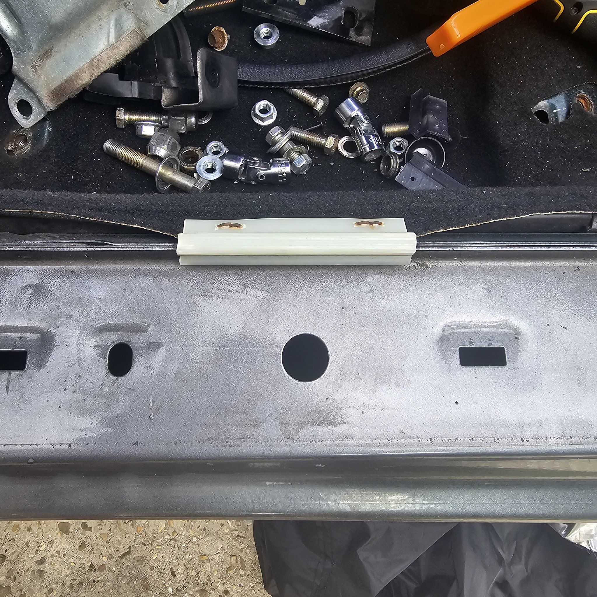 Kẹp thảm xe Miata giữ thảm nội thất chắc chắn