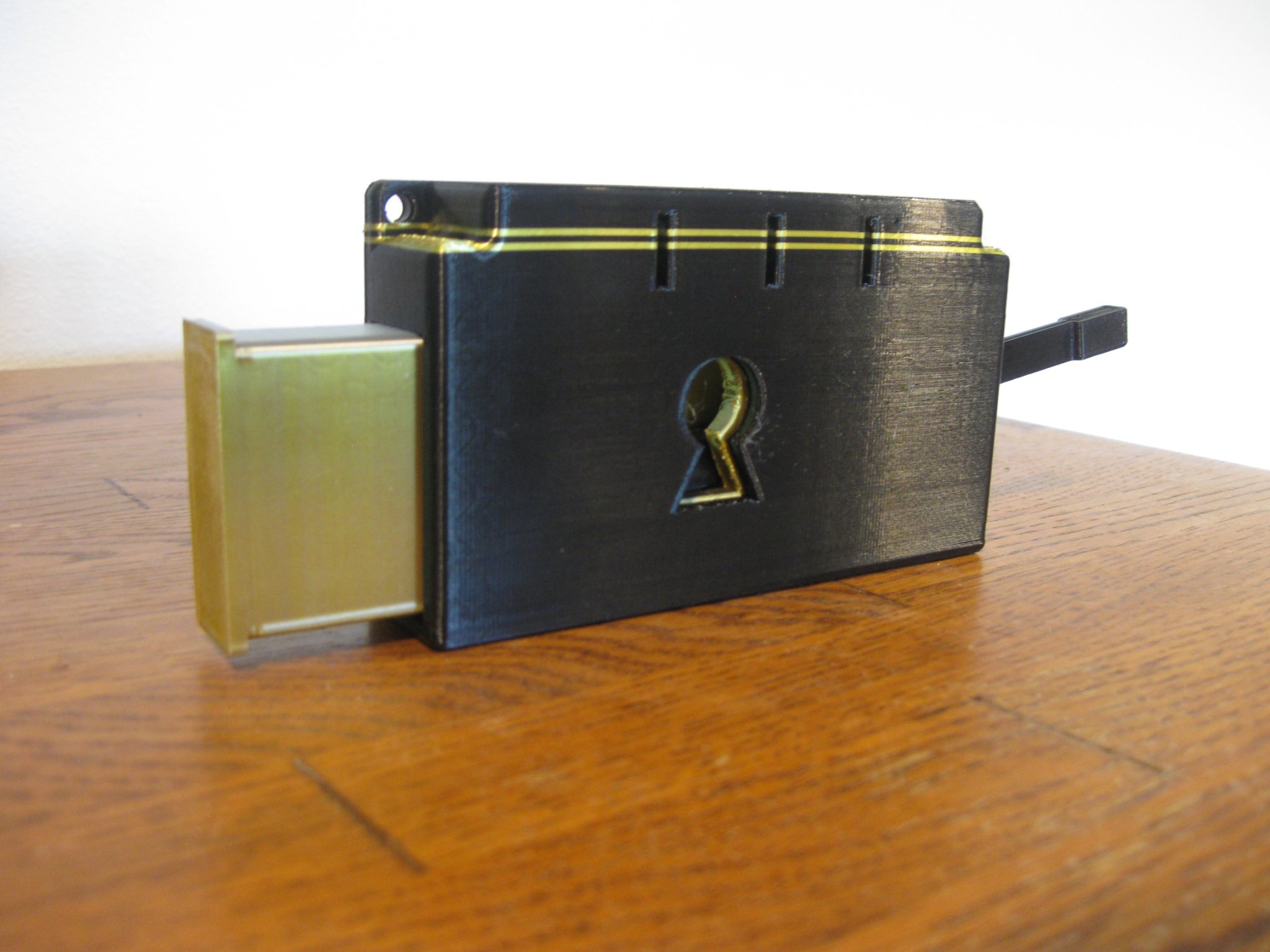 Khóa trượt và chìa khóa in tại chỗ