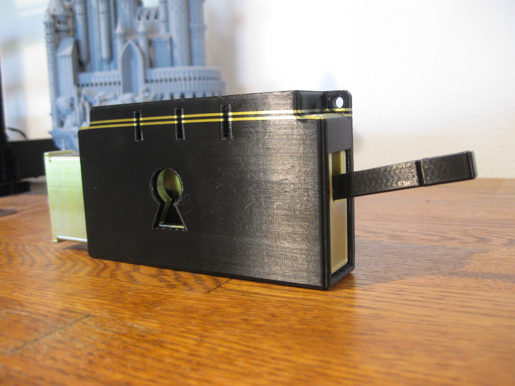 Khóa trượt và chìa khóa in tại chỗ