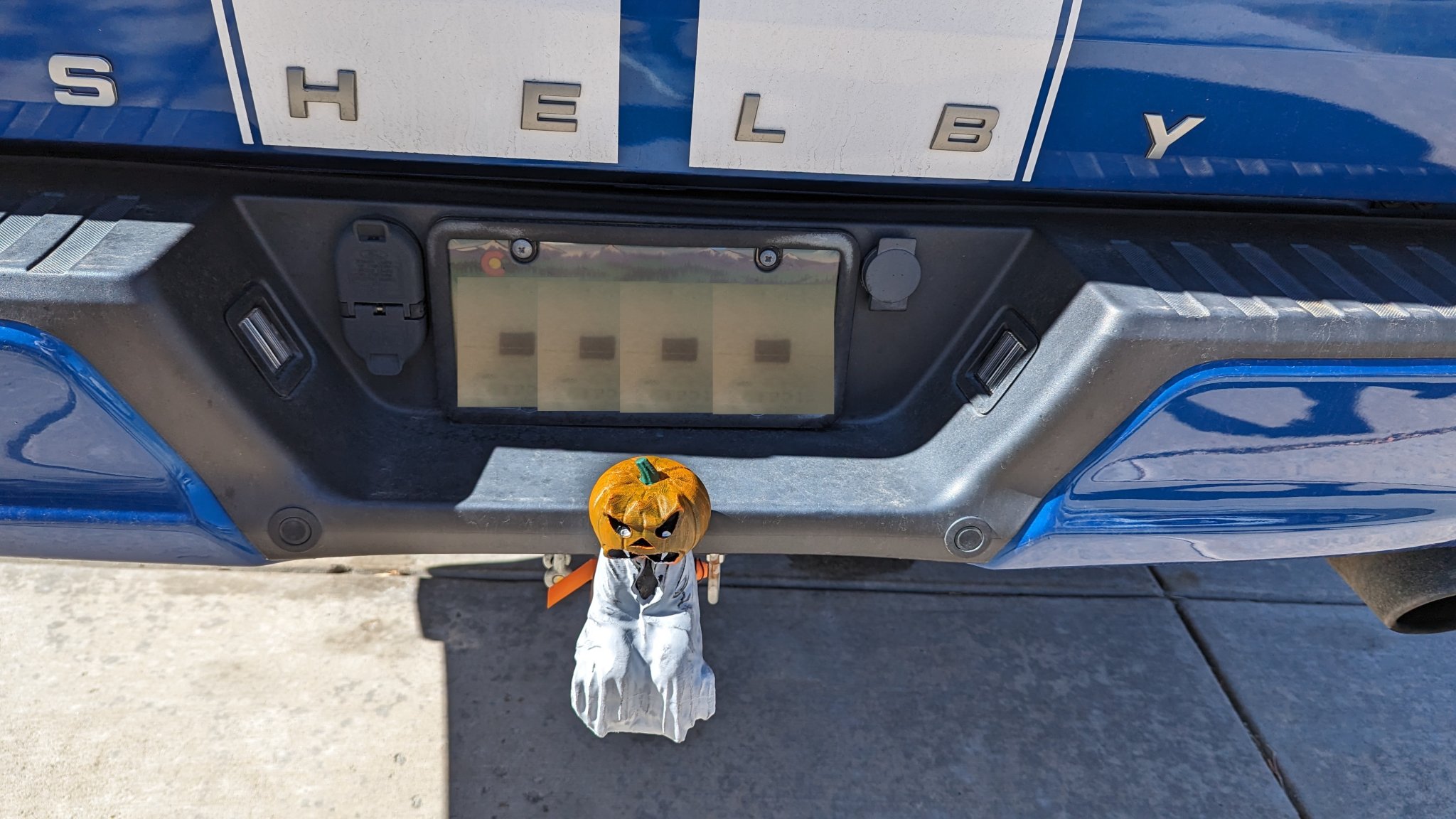 Nắp hít xe kéo hình nhân vật thần chết Halloween