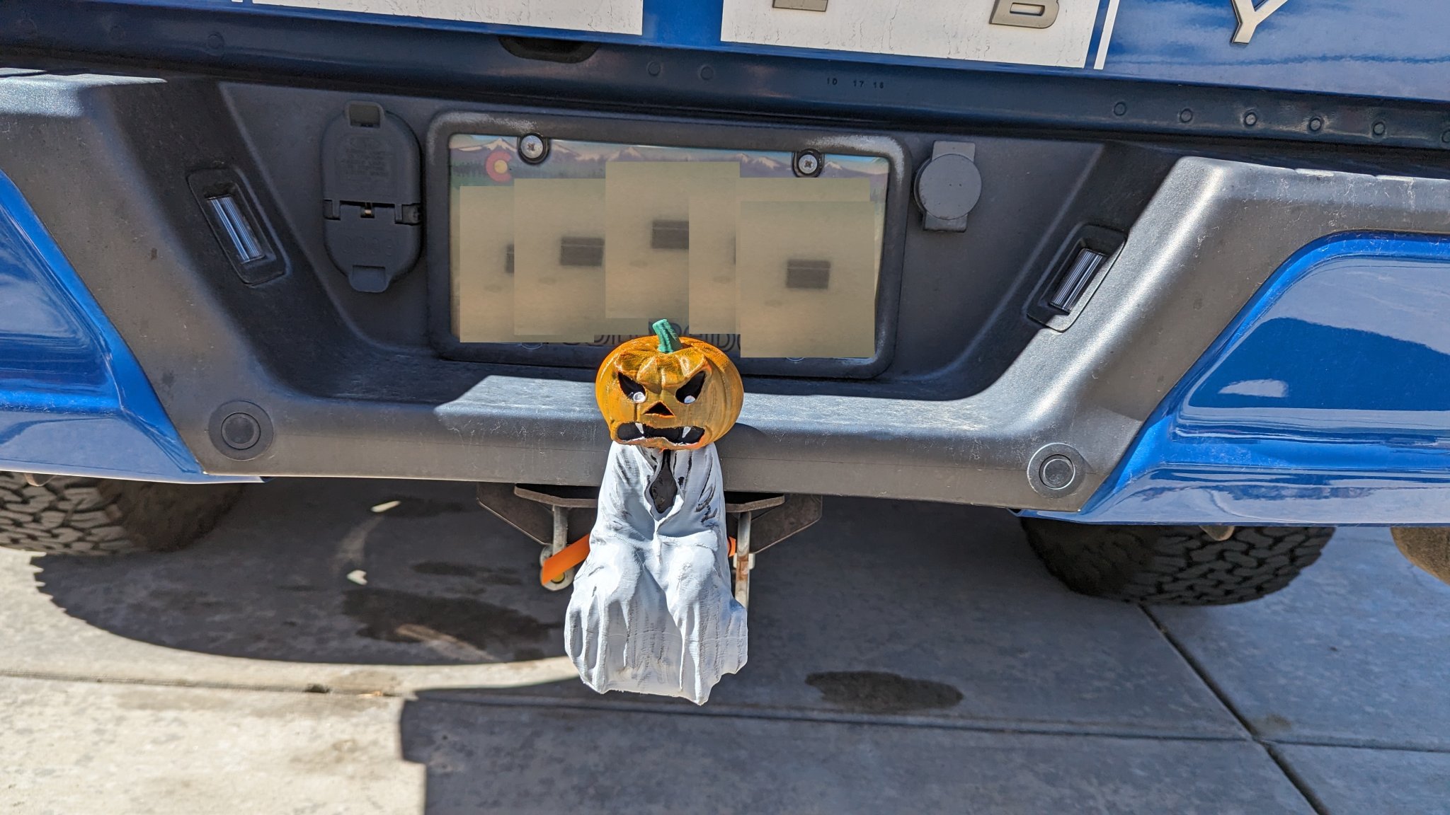 Nắp hít xe kéo hình nhân vật thần chết Halloween