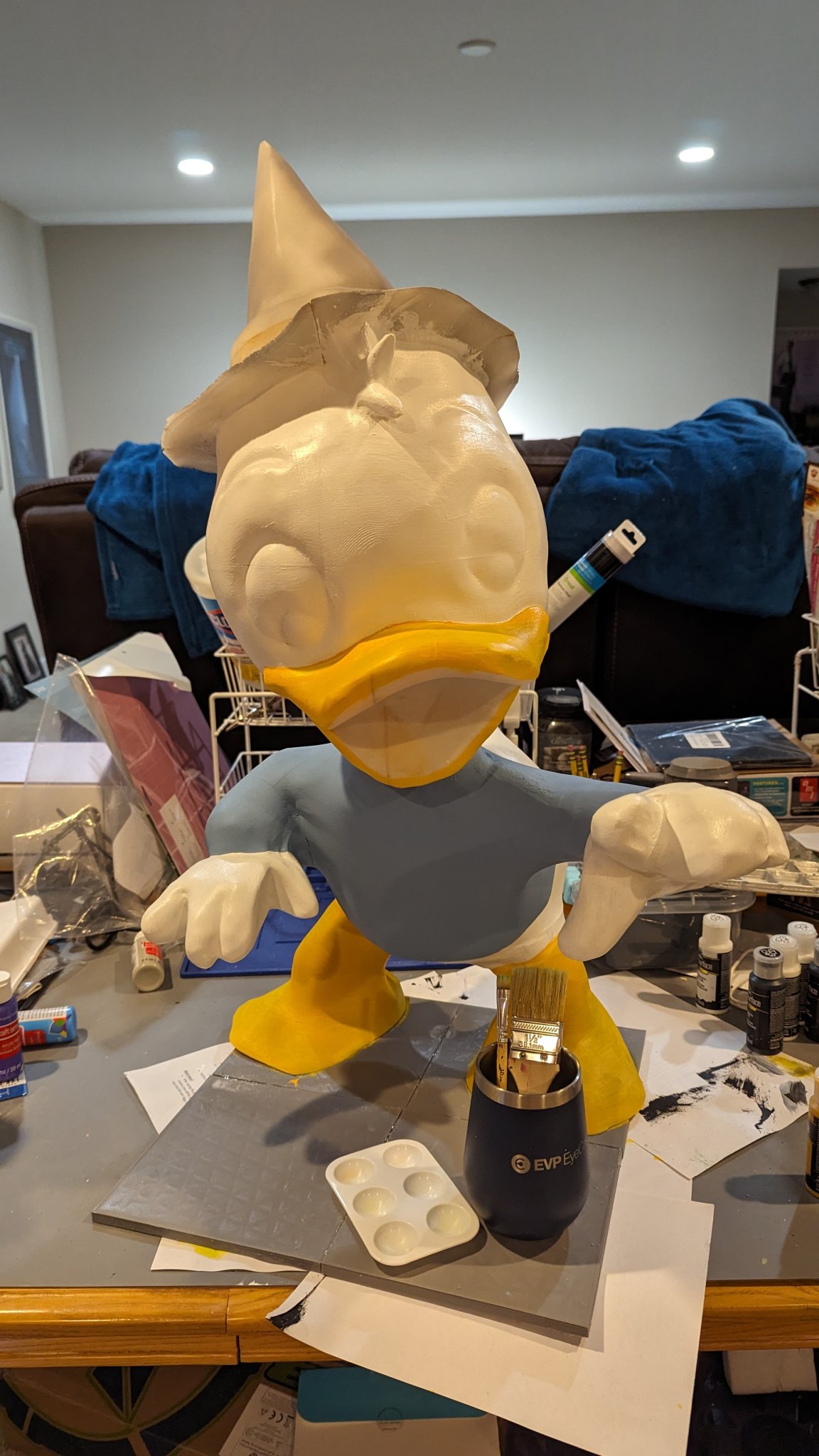 Nhân vật Halloween: Huey, Dewey, Louis và phù thủy Hazel