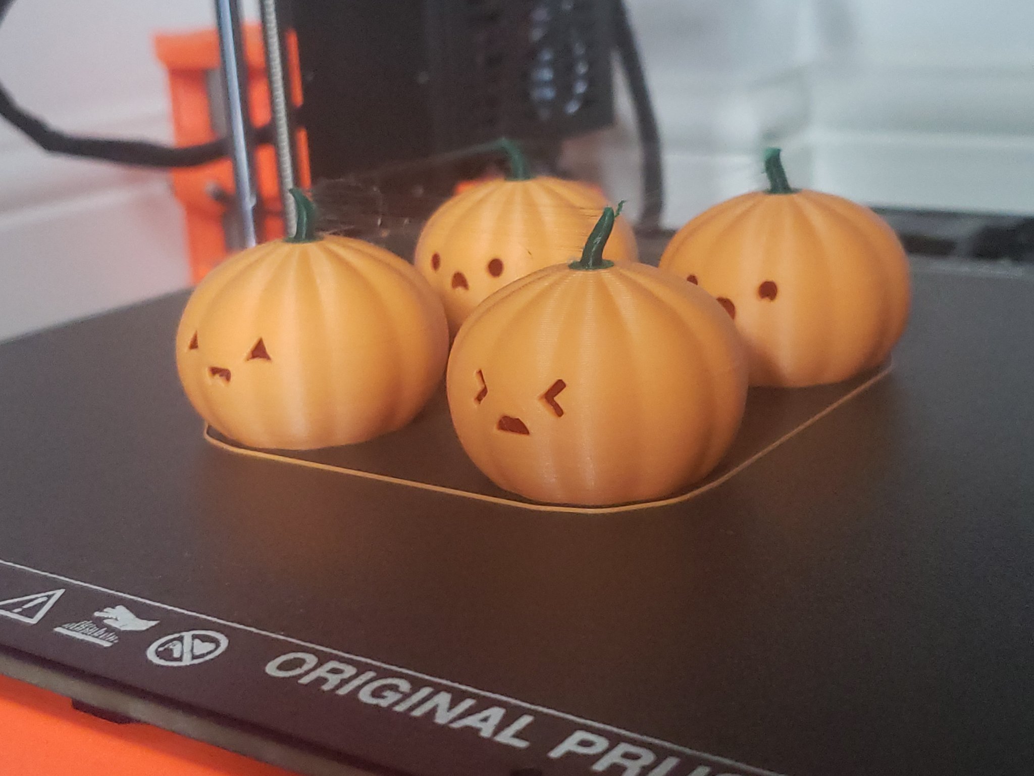 Trang trí biểu tượng bí ngô cho Halloween