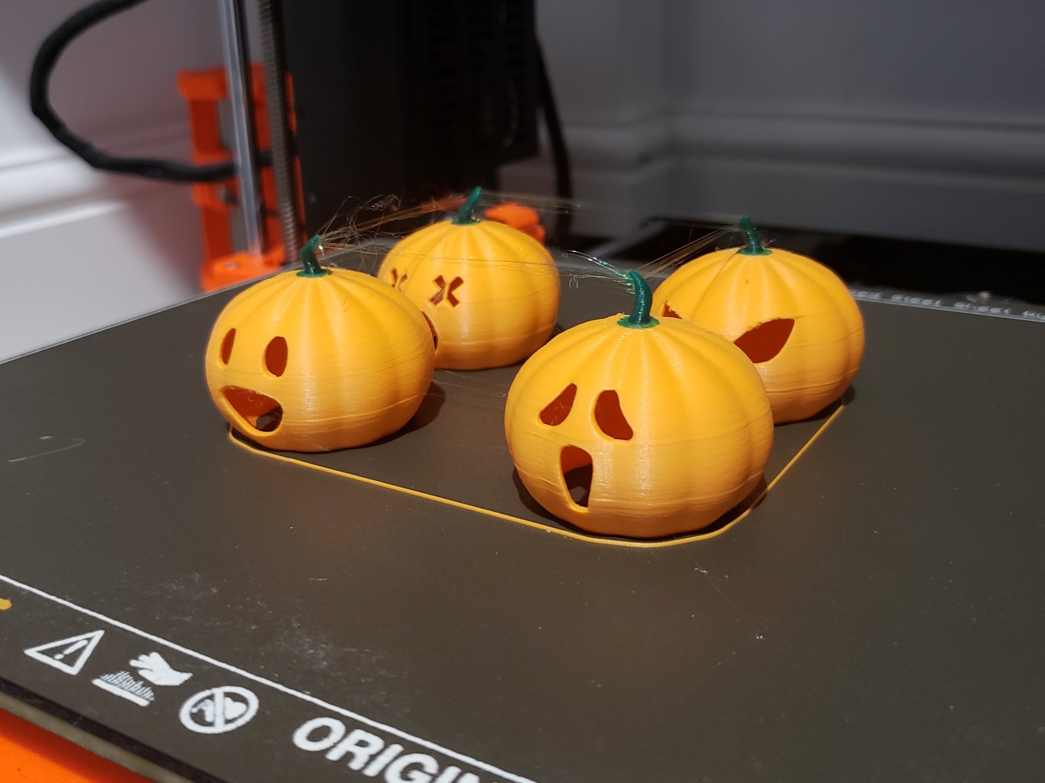 Trang trí biểu tượng bí ngô cho Halloween