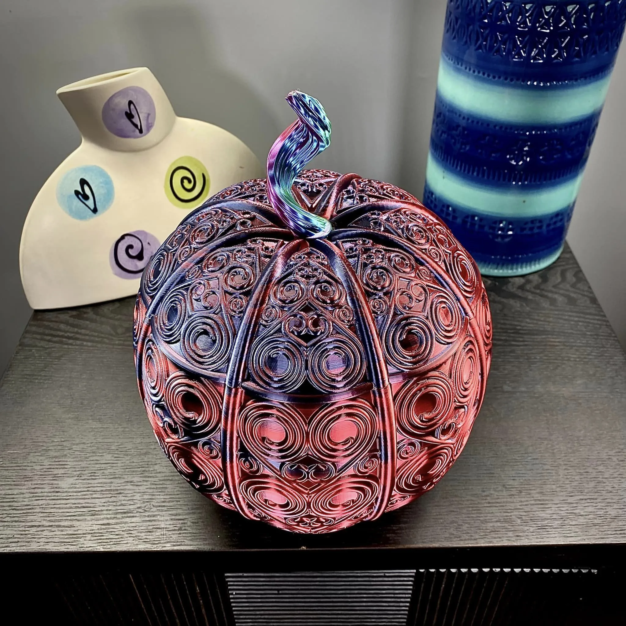 Bát kẹo bí ngô trang trí cho dịp Halloween 2023