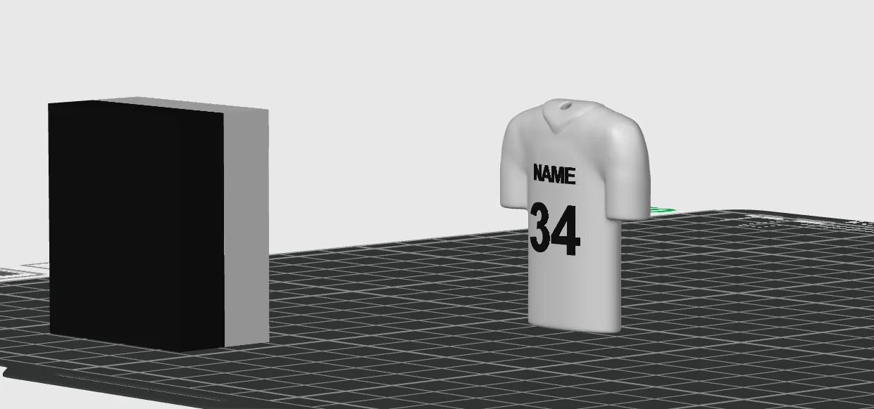 Móc khóa hình áo sơ mi với tên và số tùy chỉnh