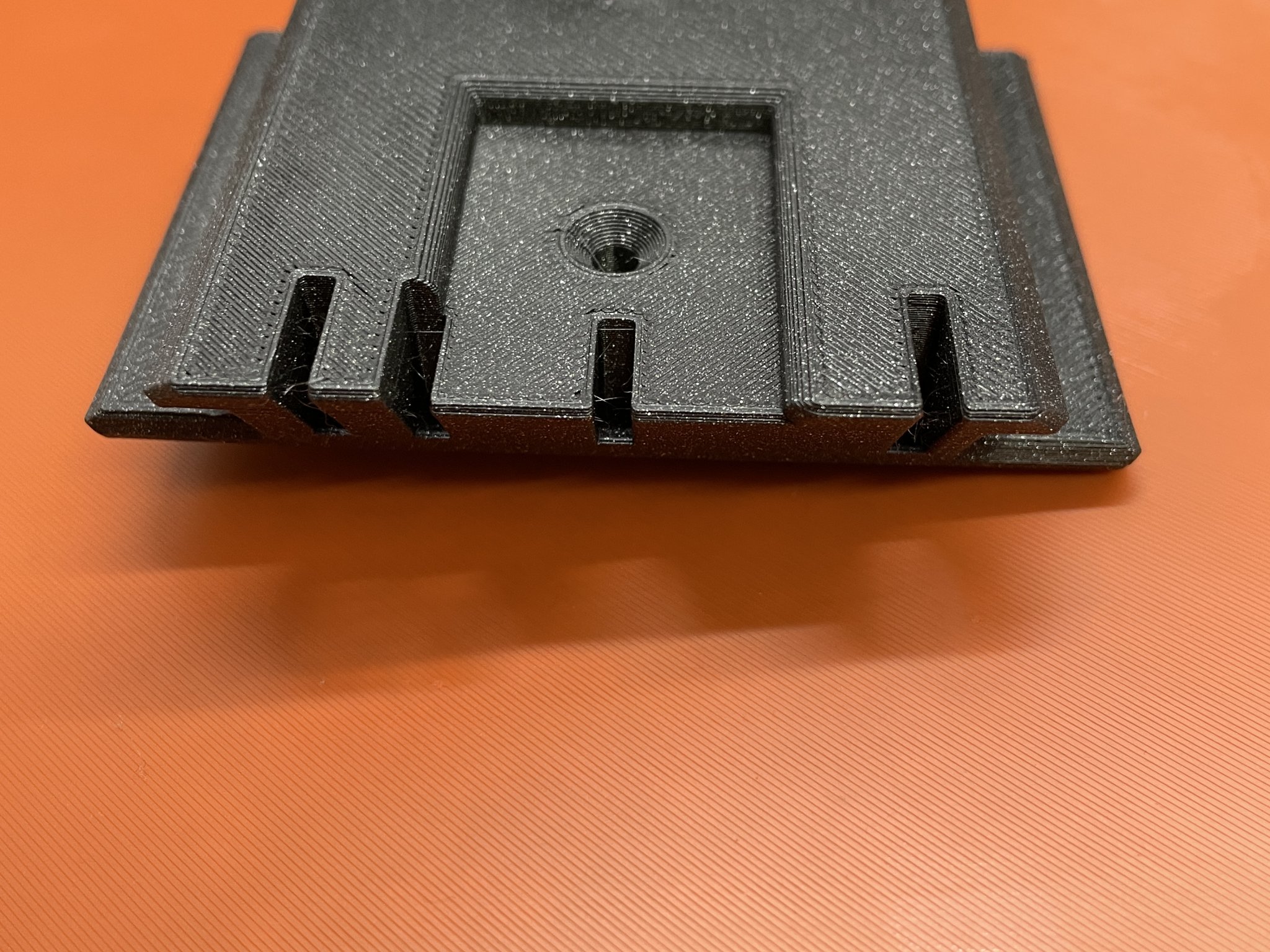 Giá đỡ thiết bị Bosch Professional treo tường hoặc trần