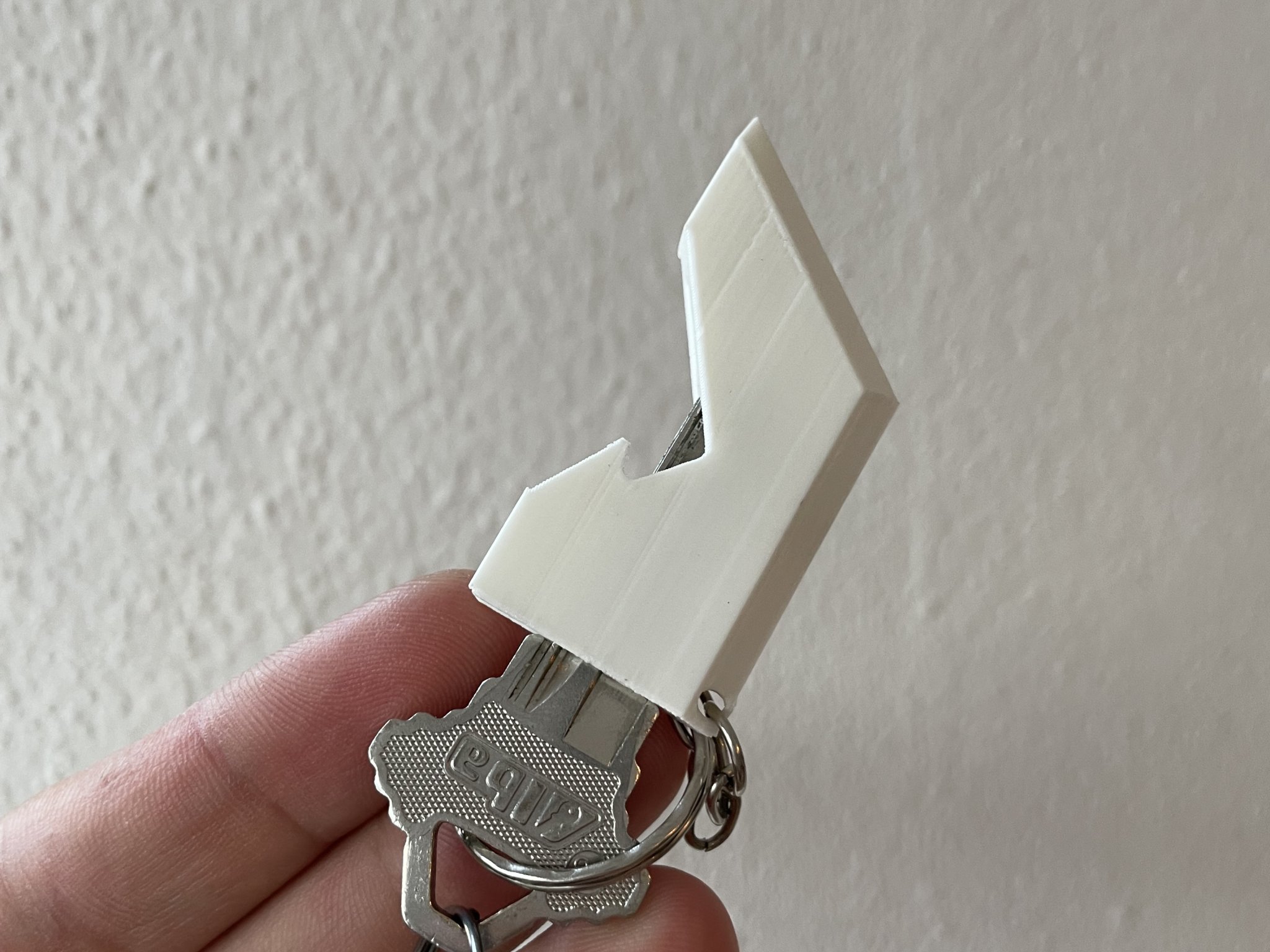 Chìa khóa Buster Cloud Strife với mở nắp chai tích hợp