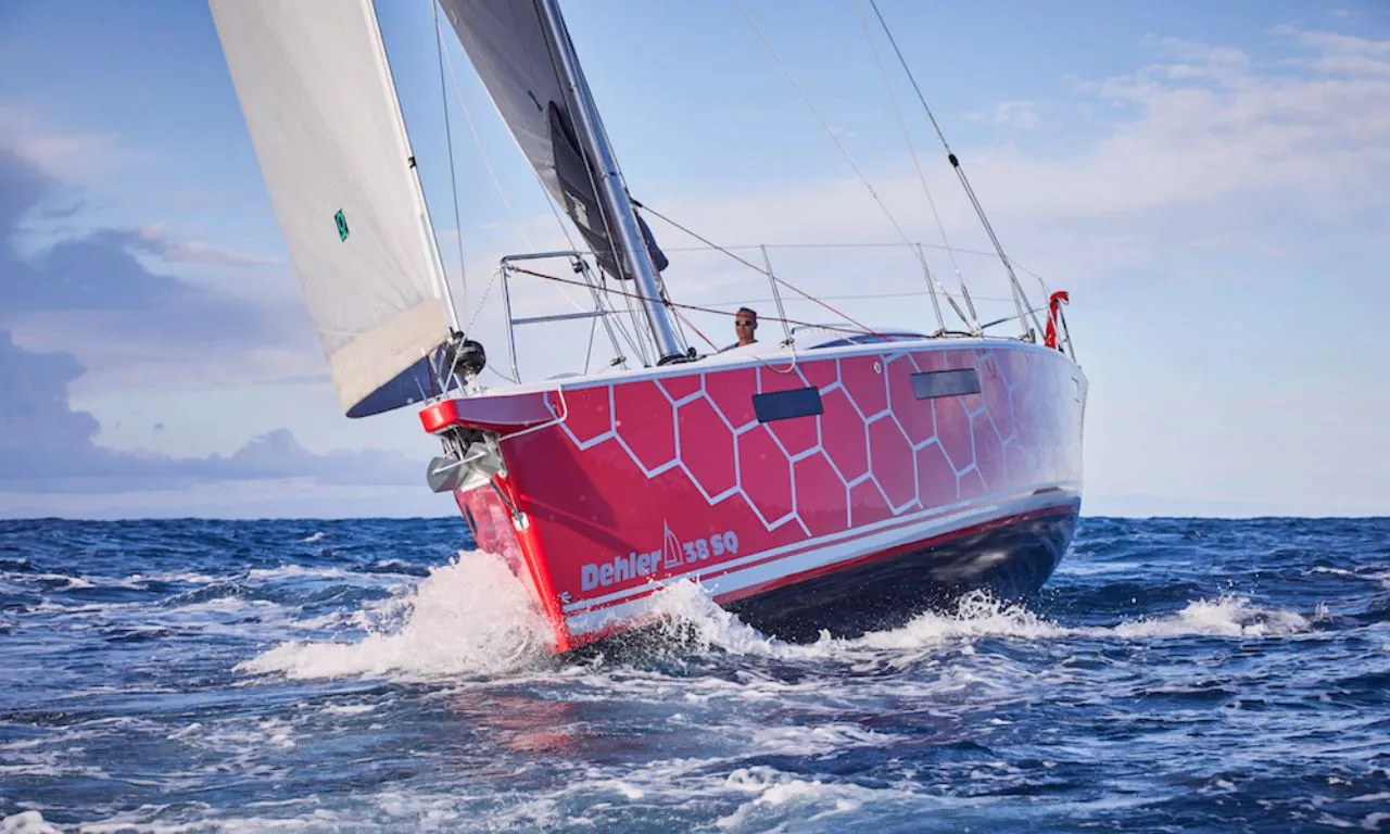 Mô hình thuyền buồm Dehler 38 sq cạnh tranh