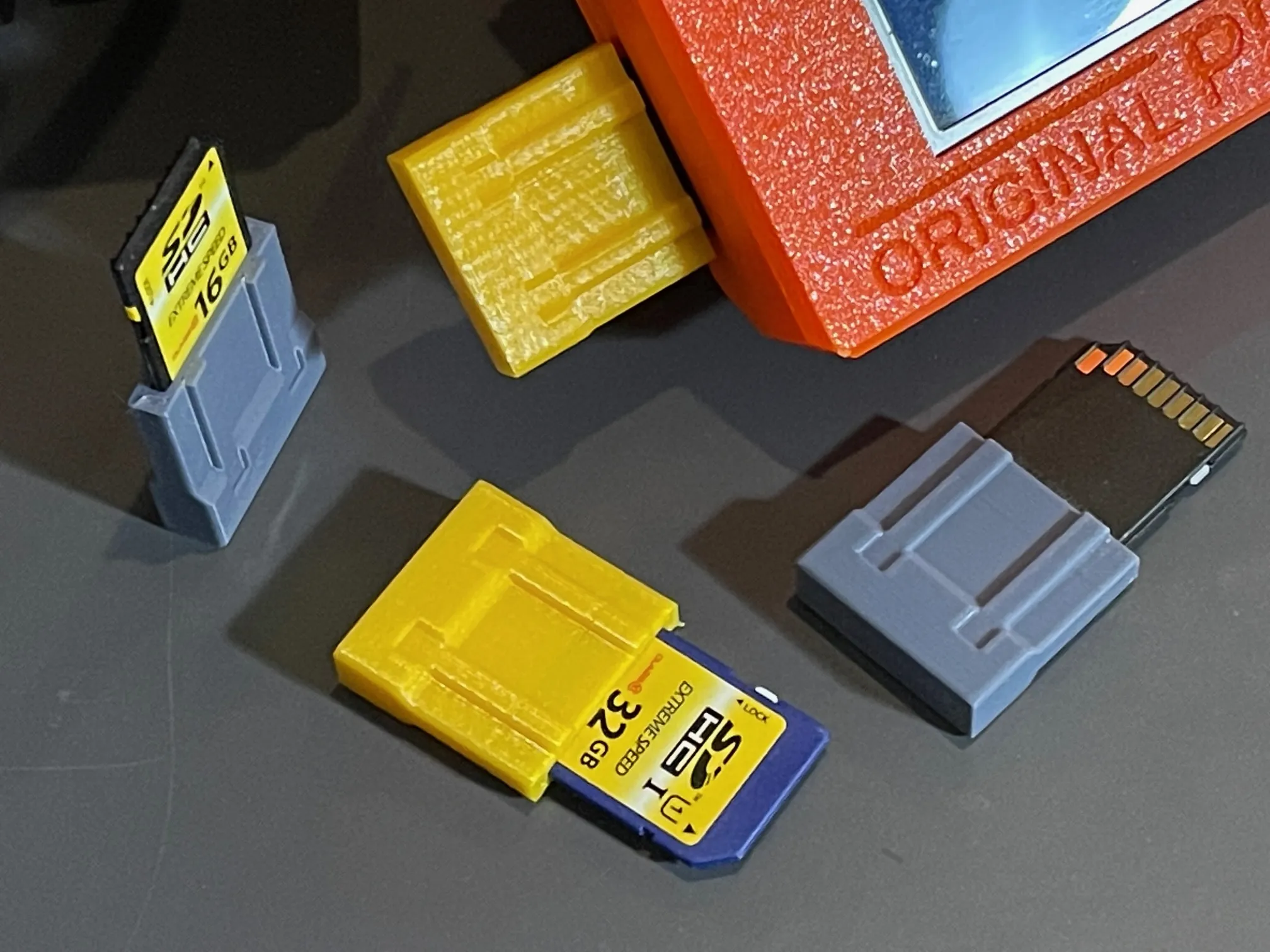 Giá đỡ thẻ SD với tay cầm lớn dễ cầm nắm