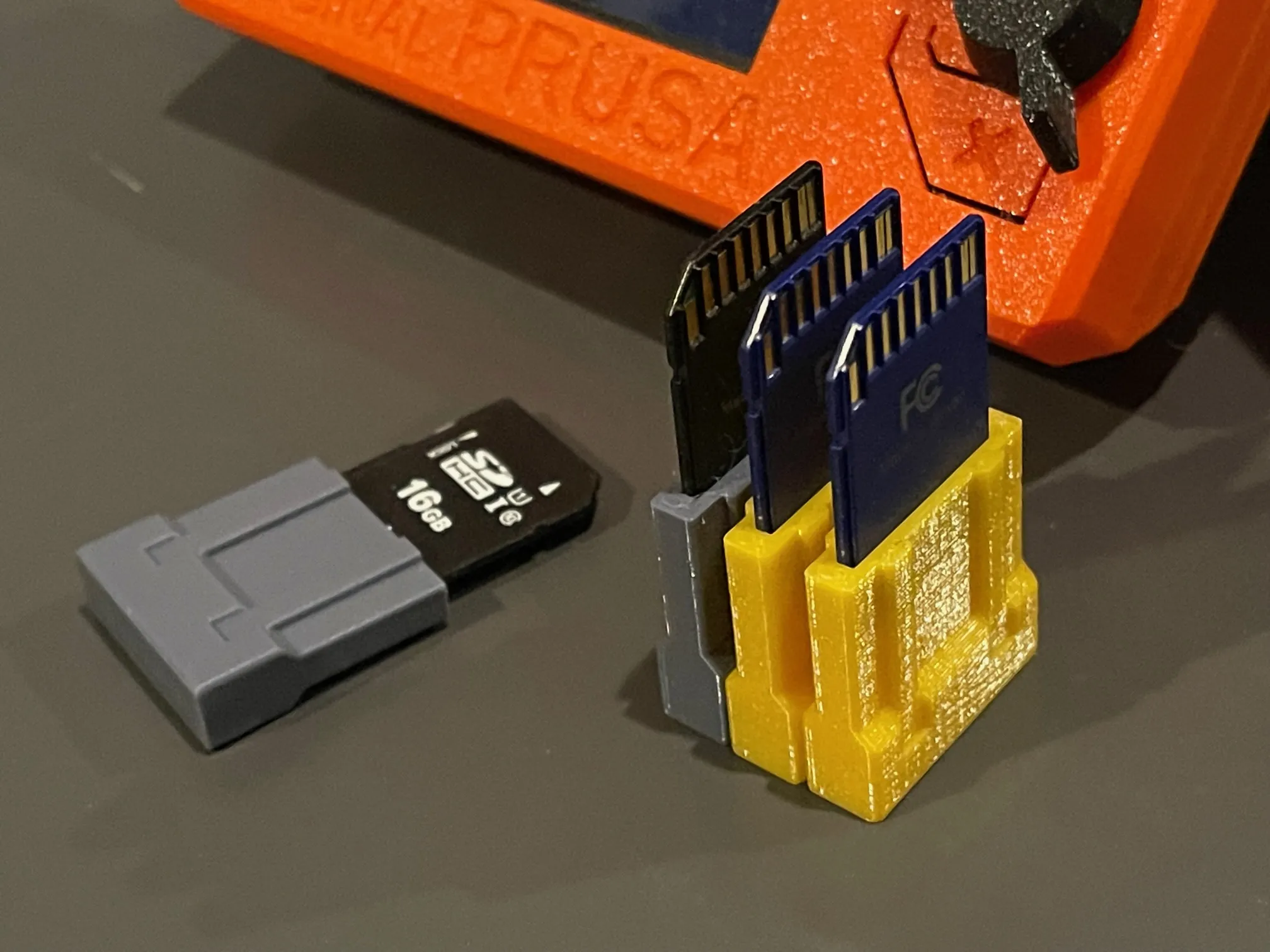 Giá đỡ thẻ SD với tay cầm lớn dễ cầm nắm