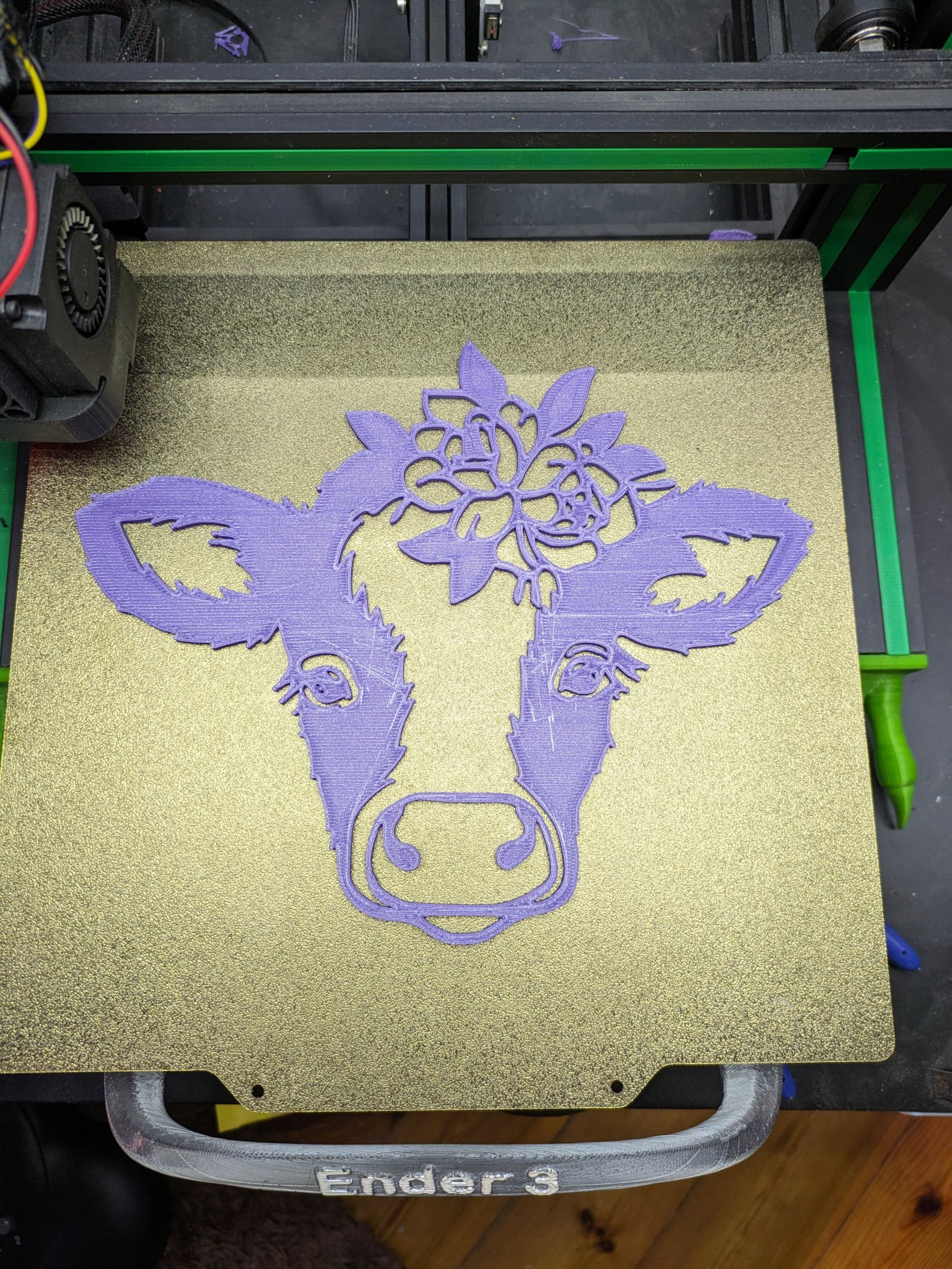 Trang trí tường hình bò cái nghệ thuật