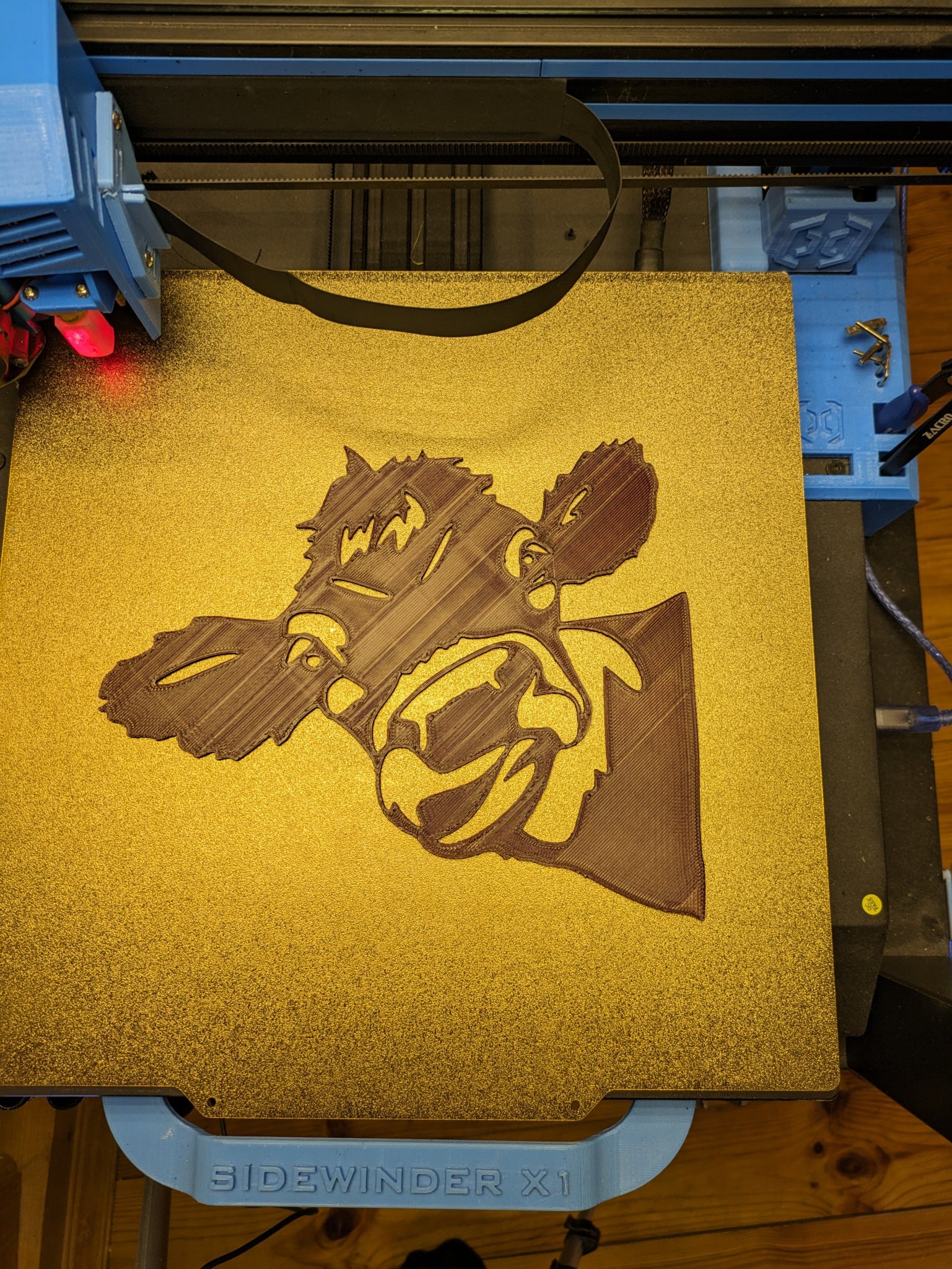 Trang trí tường với hình ảnh con bò nghệ thuật