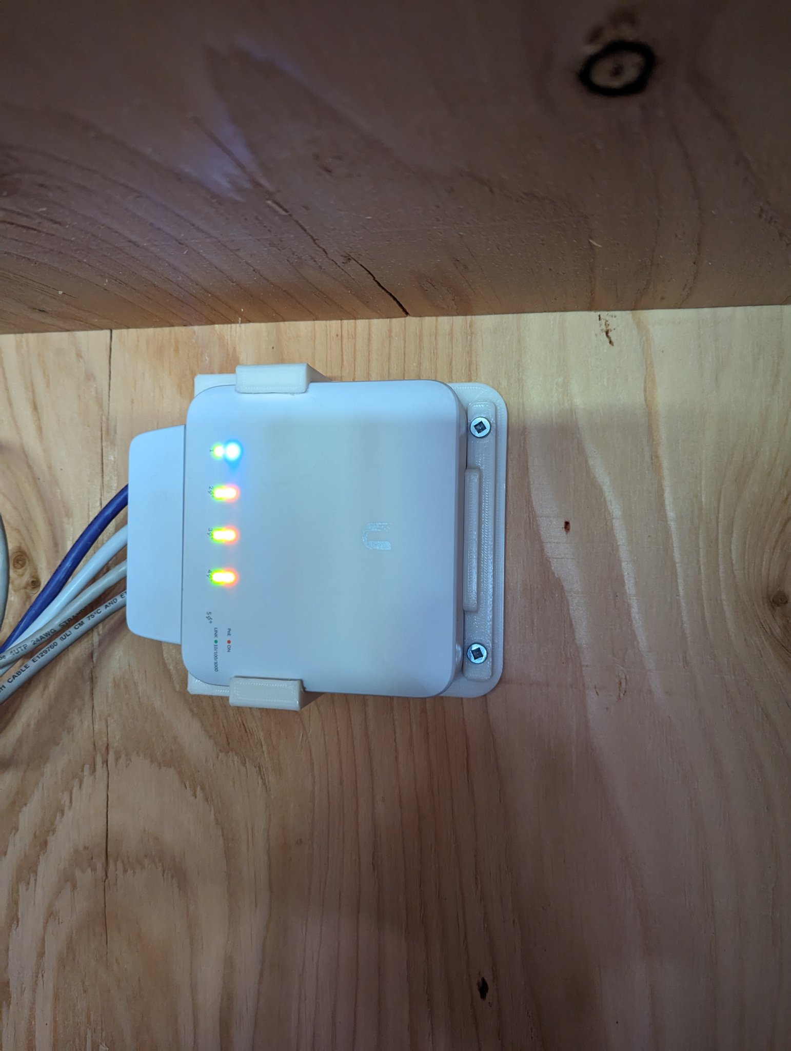 Giá đỡ tường USW-Flex cho công tắc điện